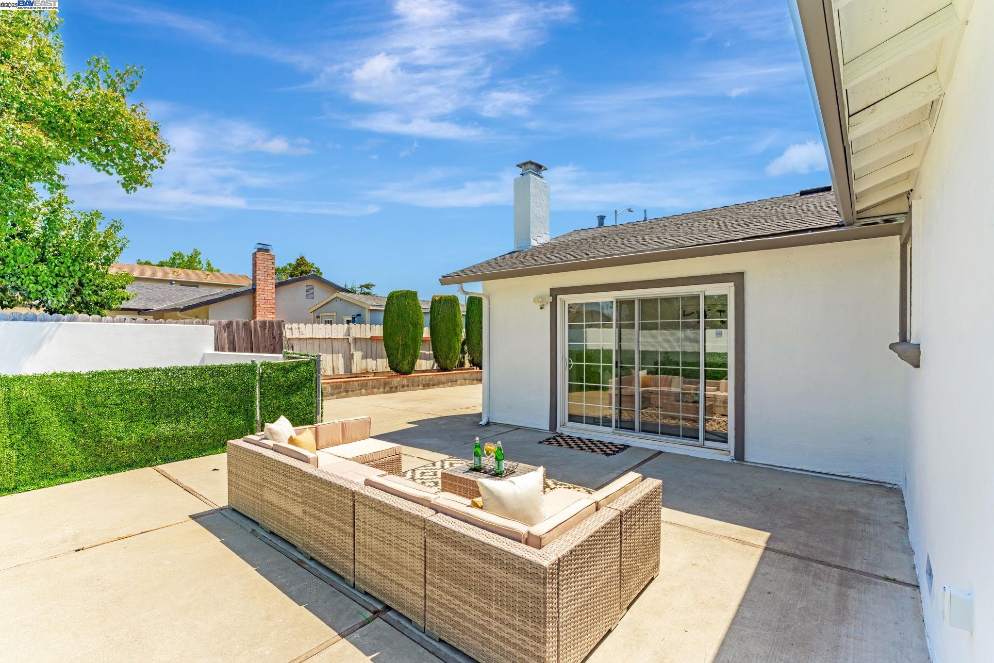 4073 Becerra Dr