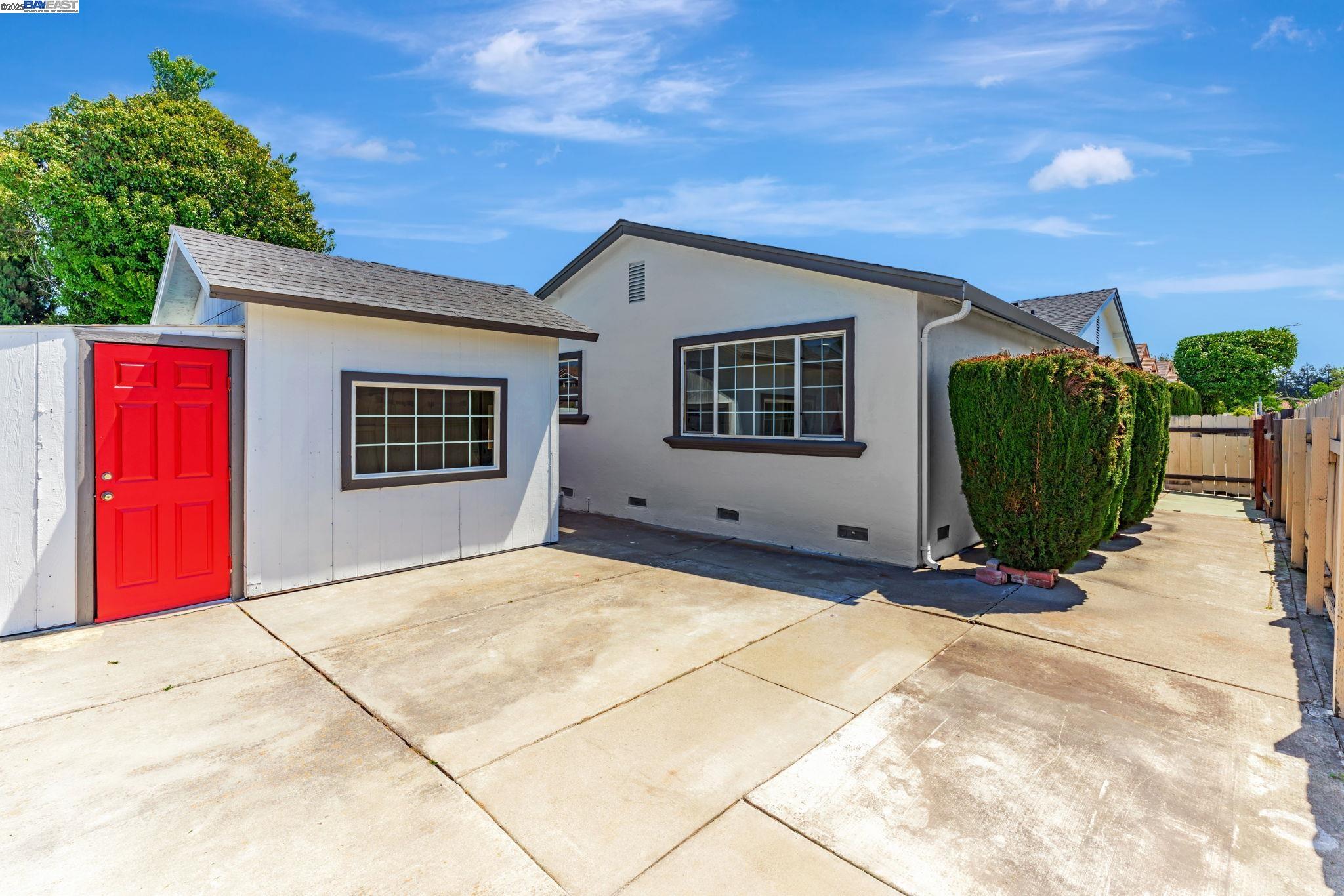 4073 Becerra Dr