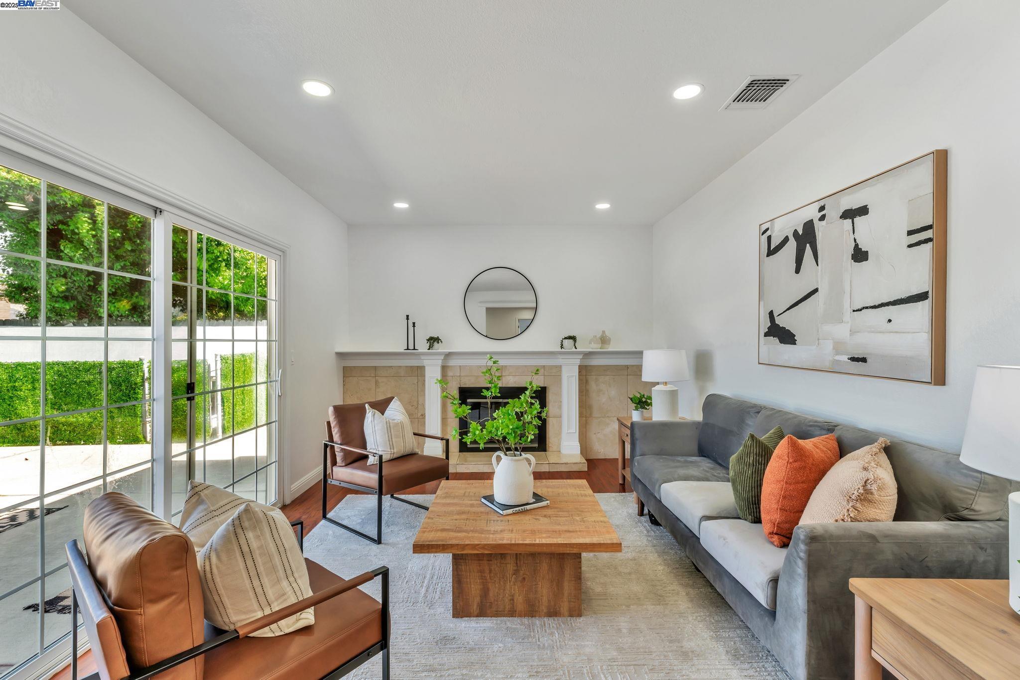 4073 Becerra Dr