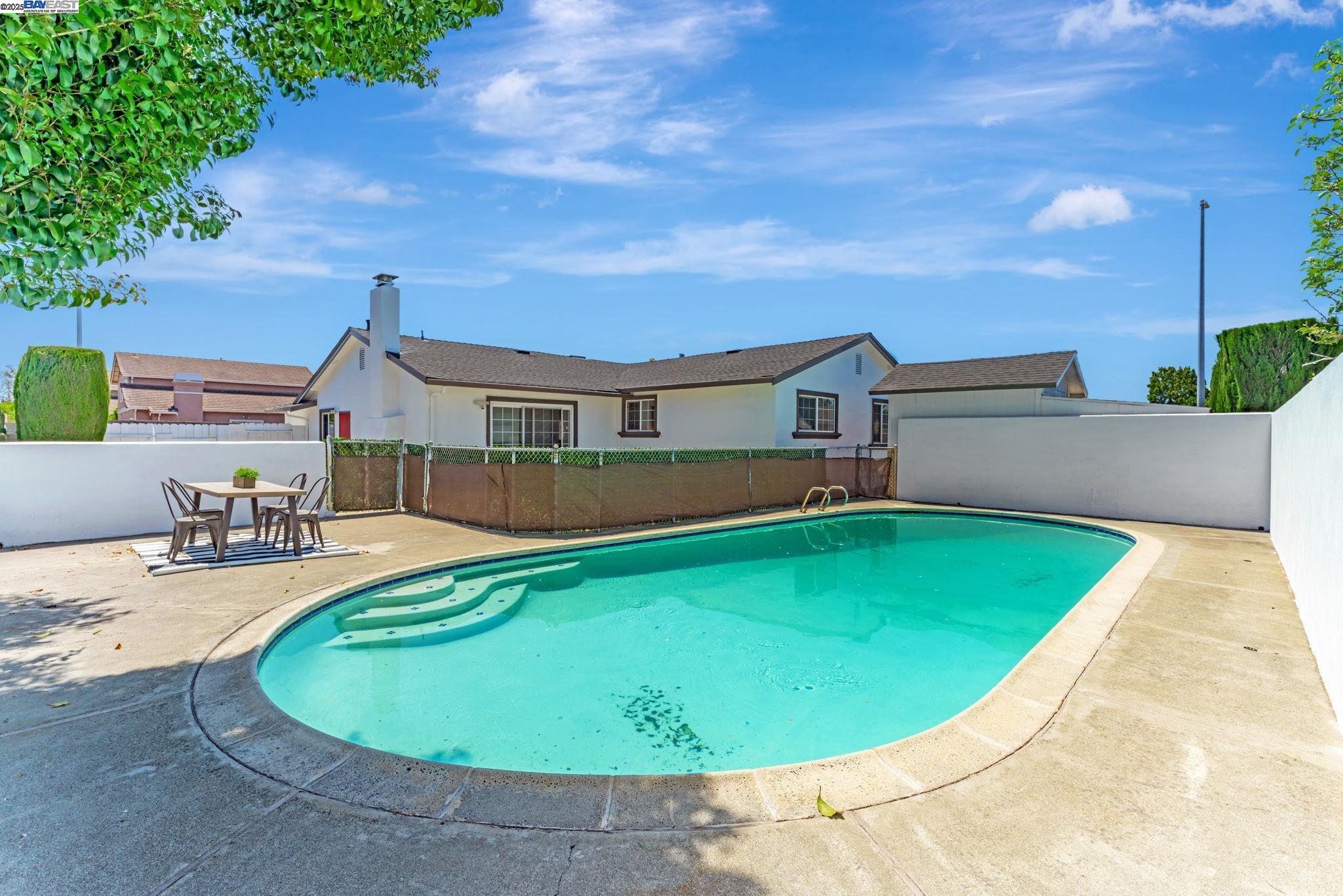 4073 Becerra Dr
