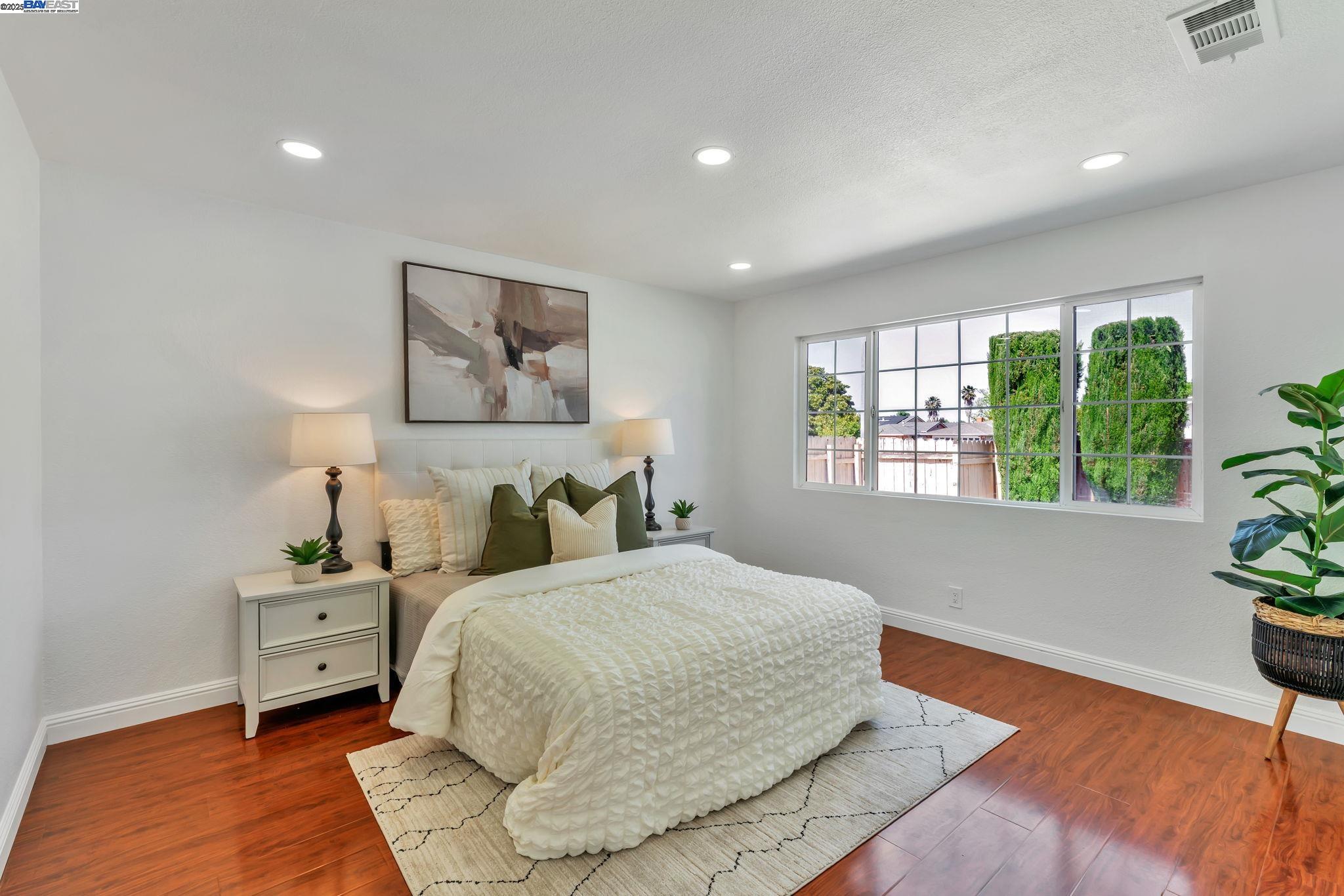4073 Becerra Dr