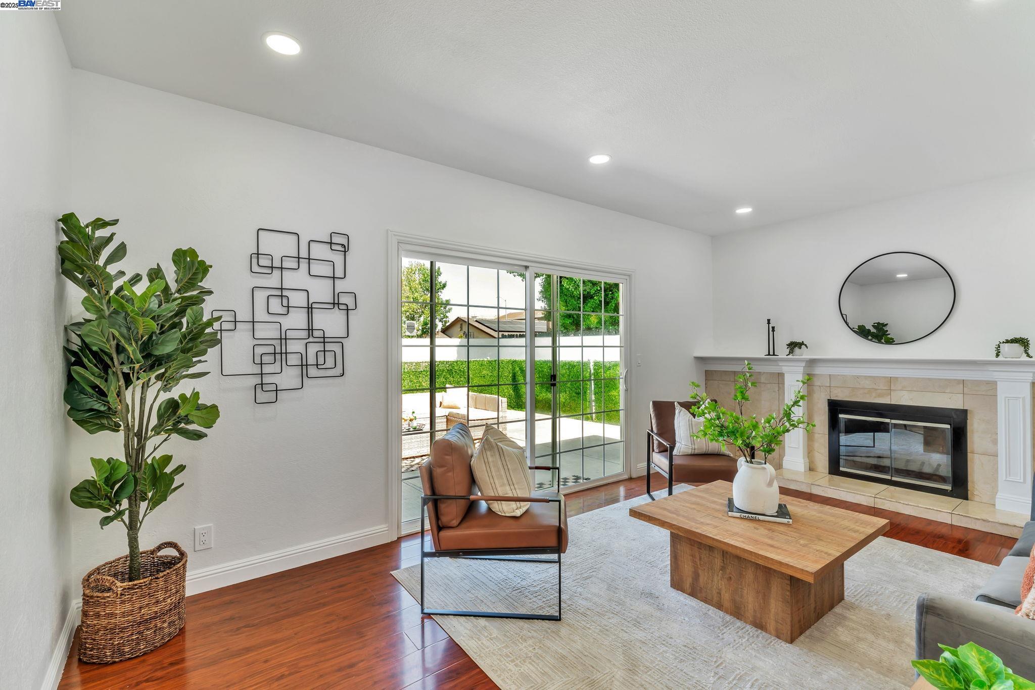 4073 Becerra Dr