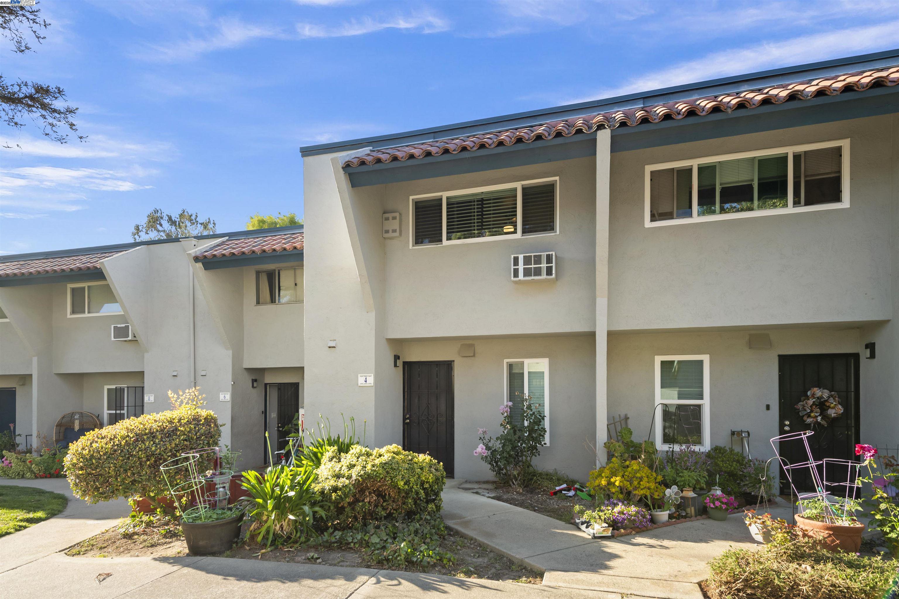 1001 Murrieta Blvd # 4