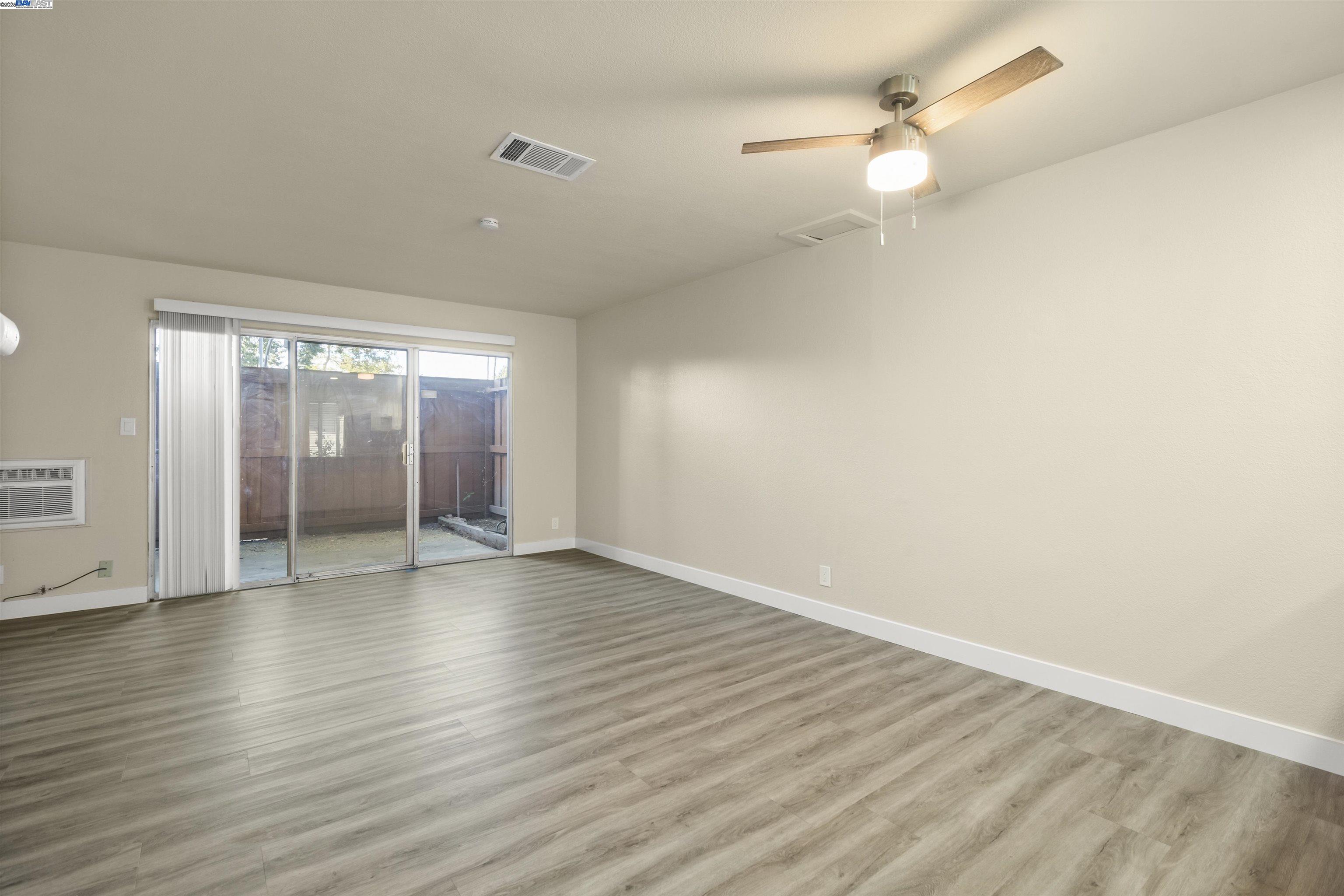 1001 Murrieta Blvd # 4