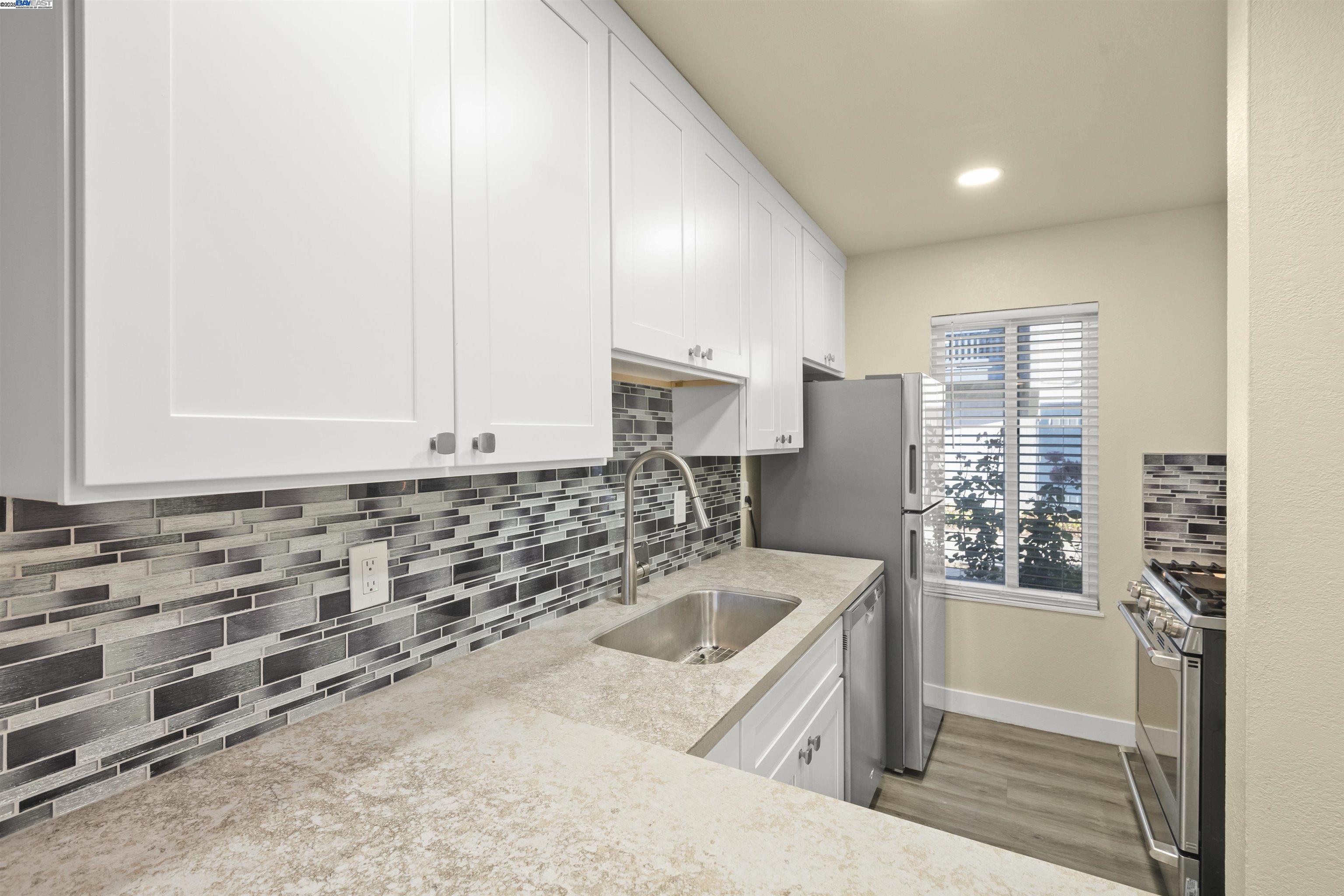 1001 Murrieta Blvd # 4