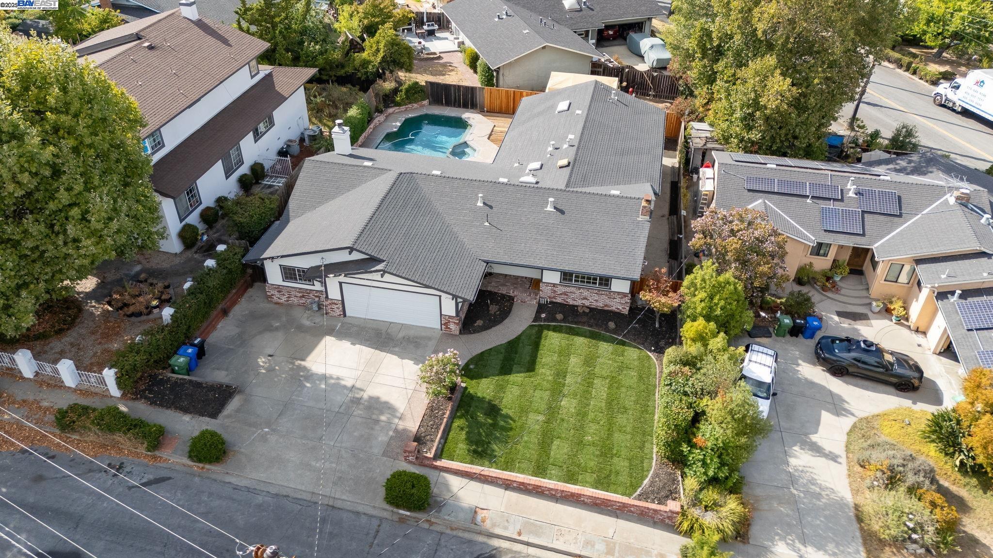 2561 Middlefield Ave