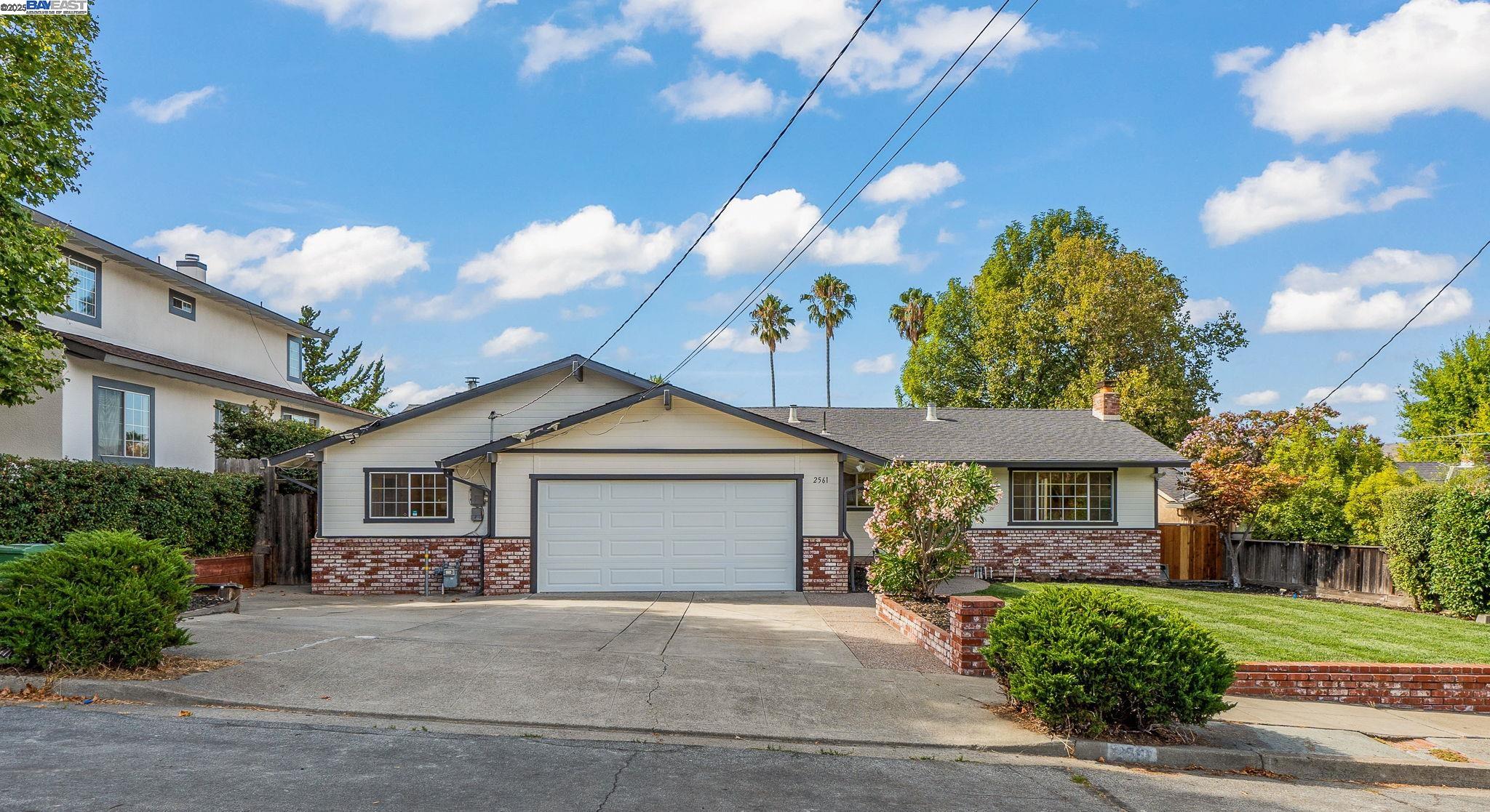 2561 Middlefield Ave