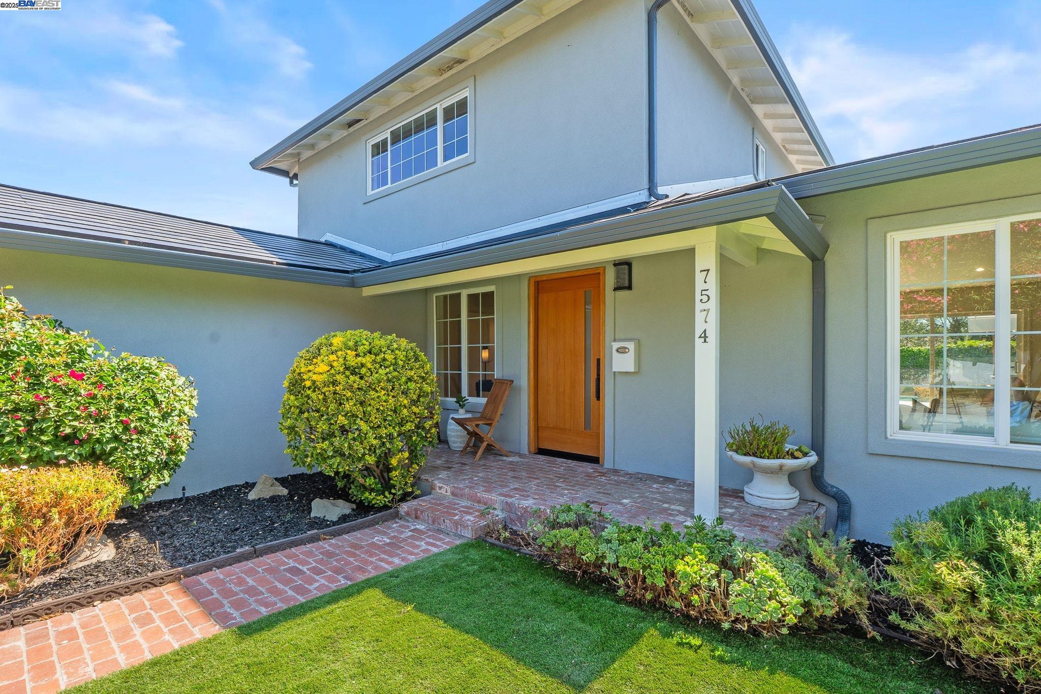 7574 Birkdale Dr