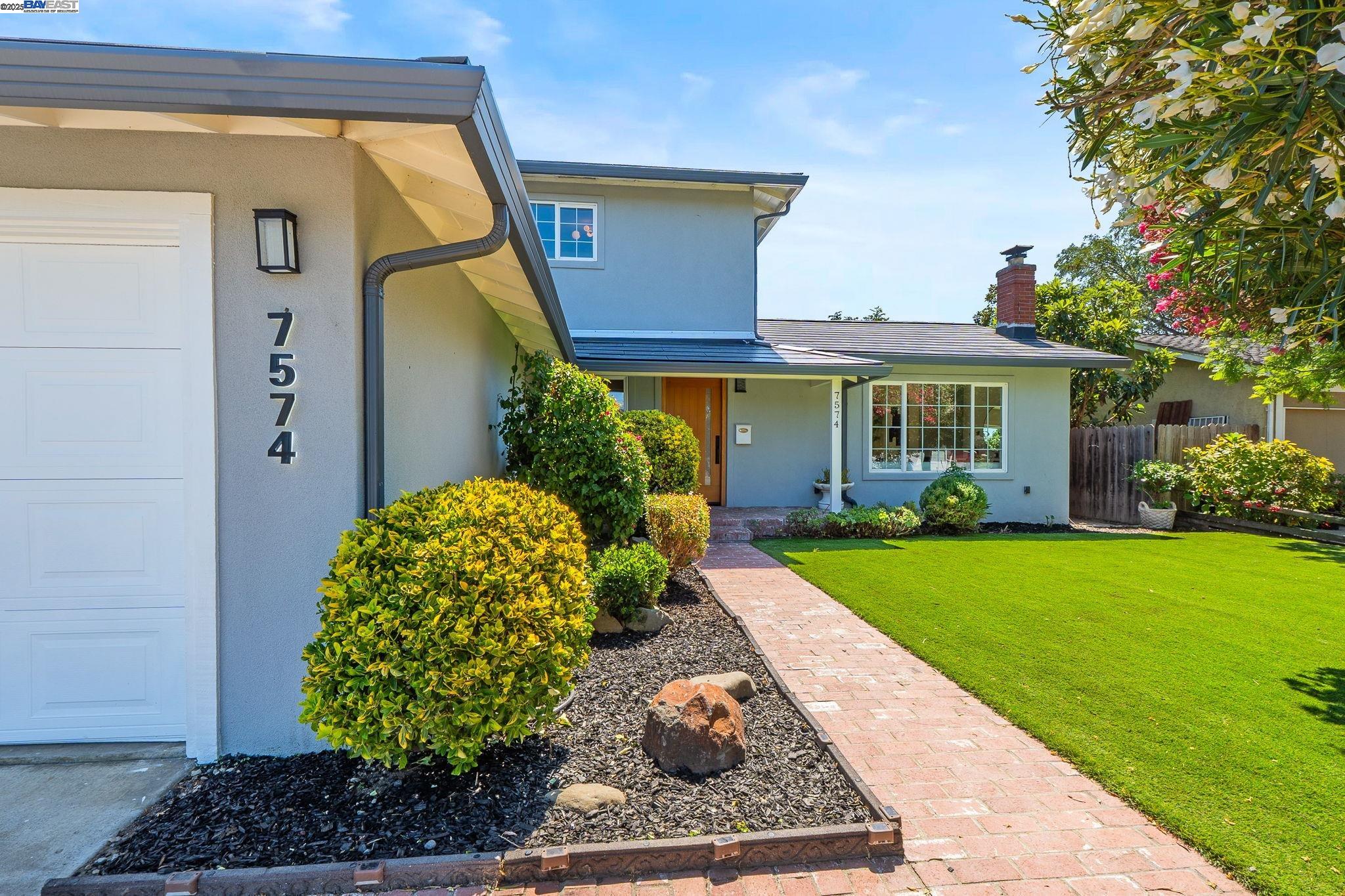 7574 Birkdale Dr