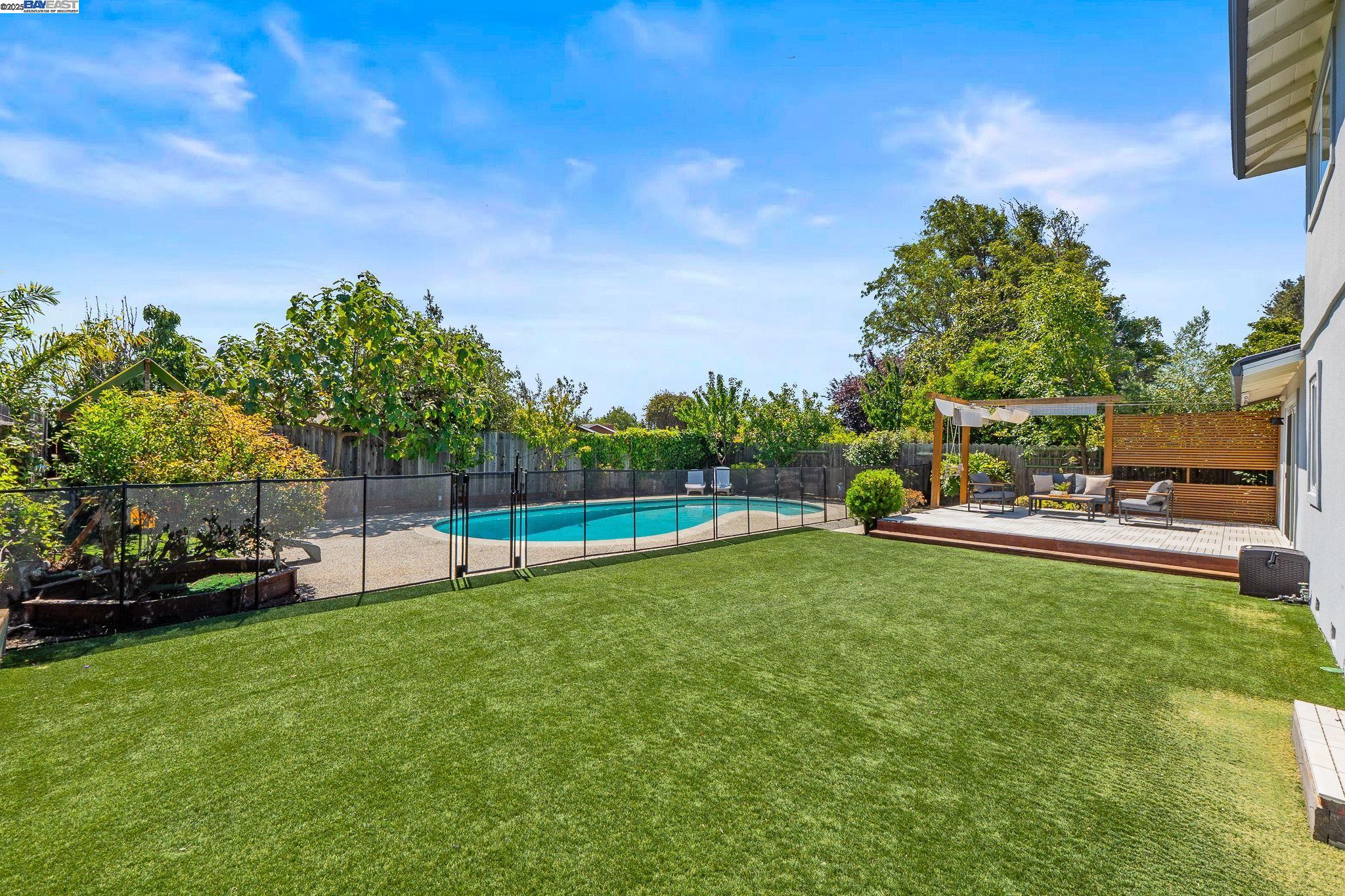 7574 Birkdale Dr