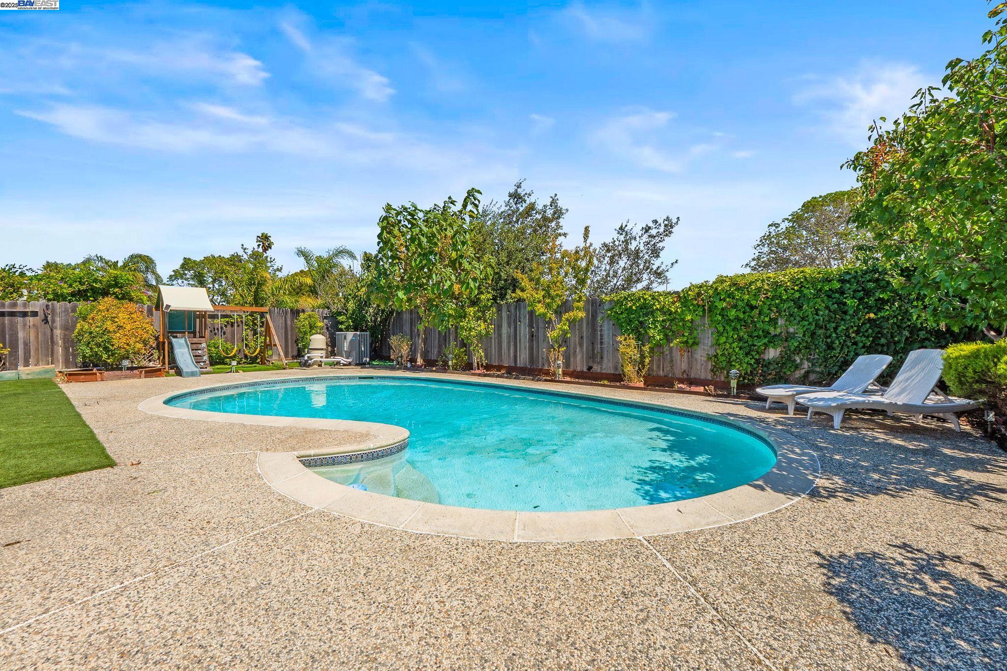 7574 Birkdale Dr