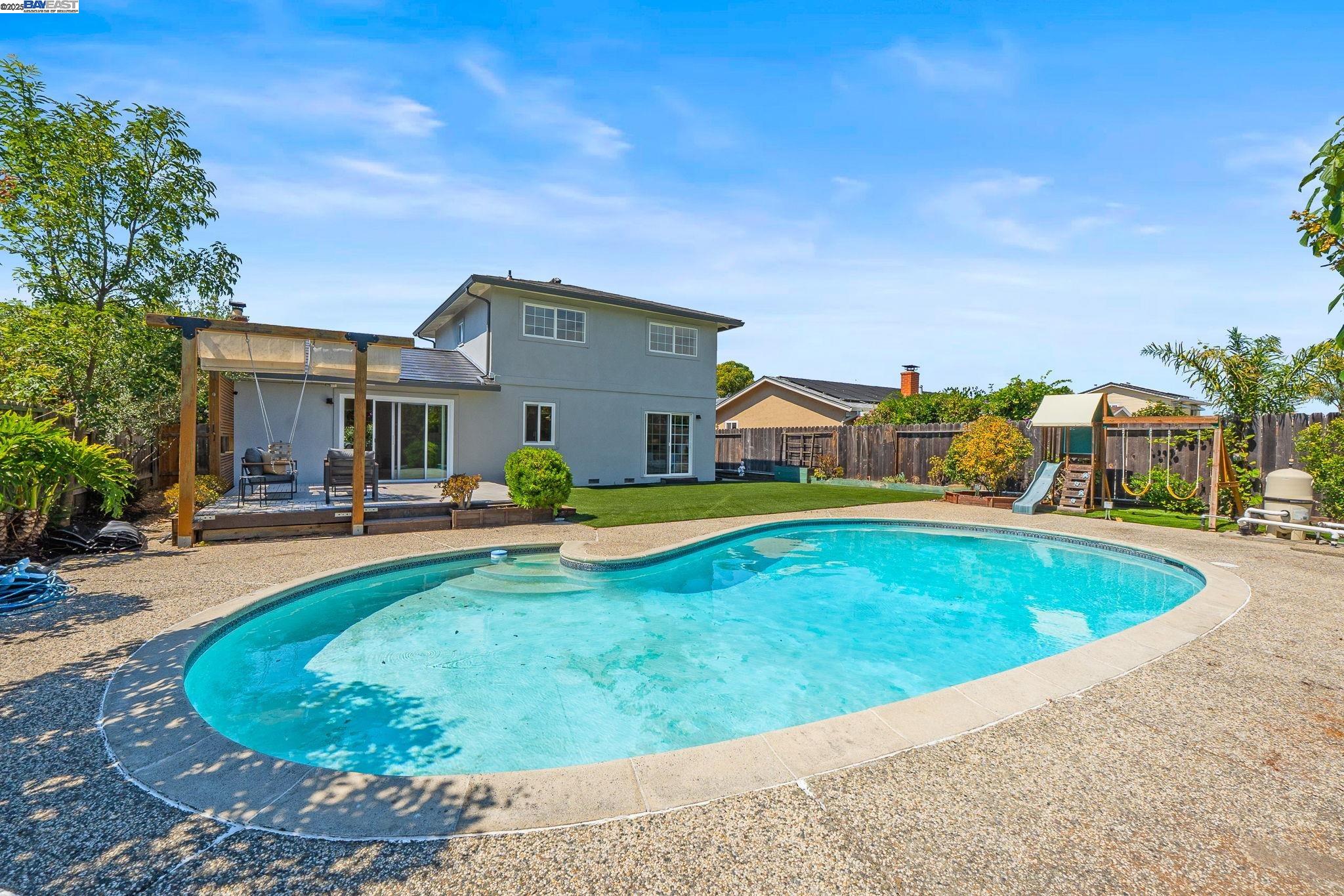 7574 Birkdale Dr