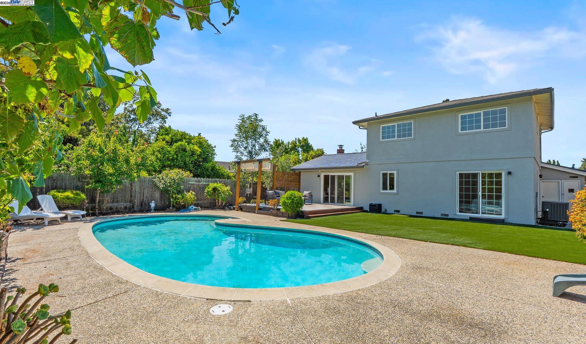 7574 Birkdale Dr
