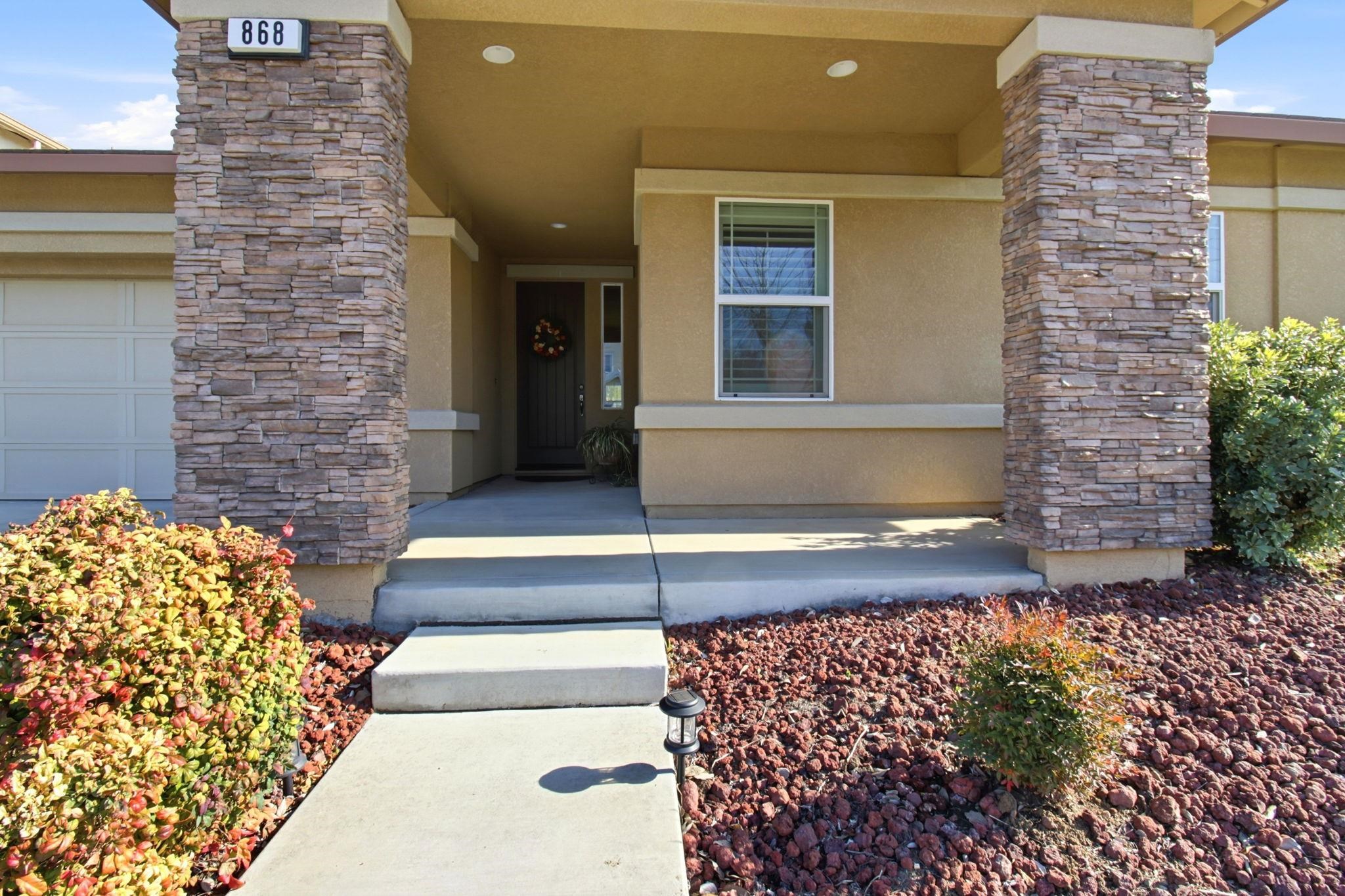 868 N San Remo Ln