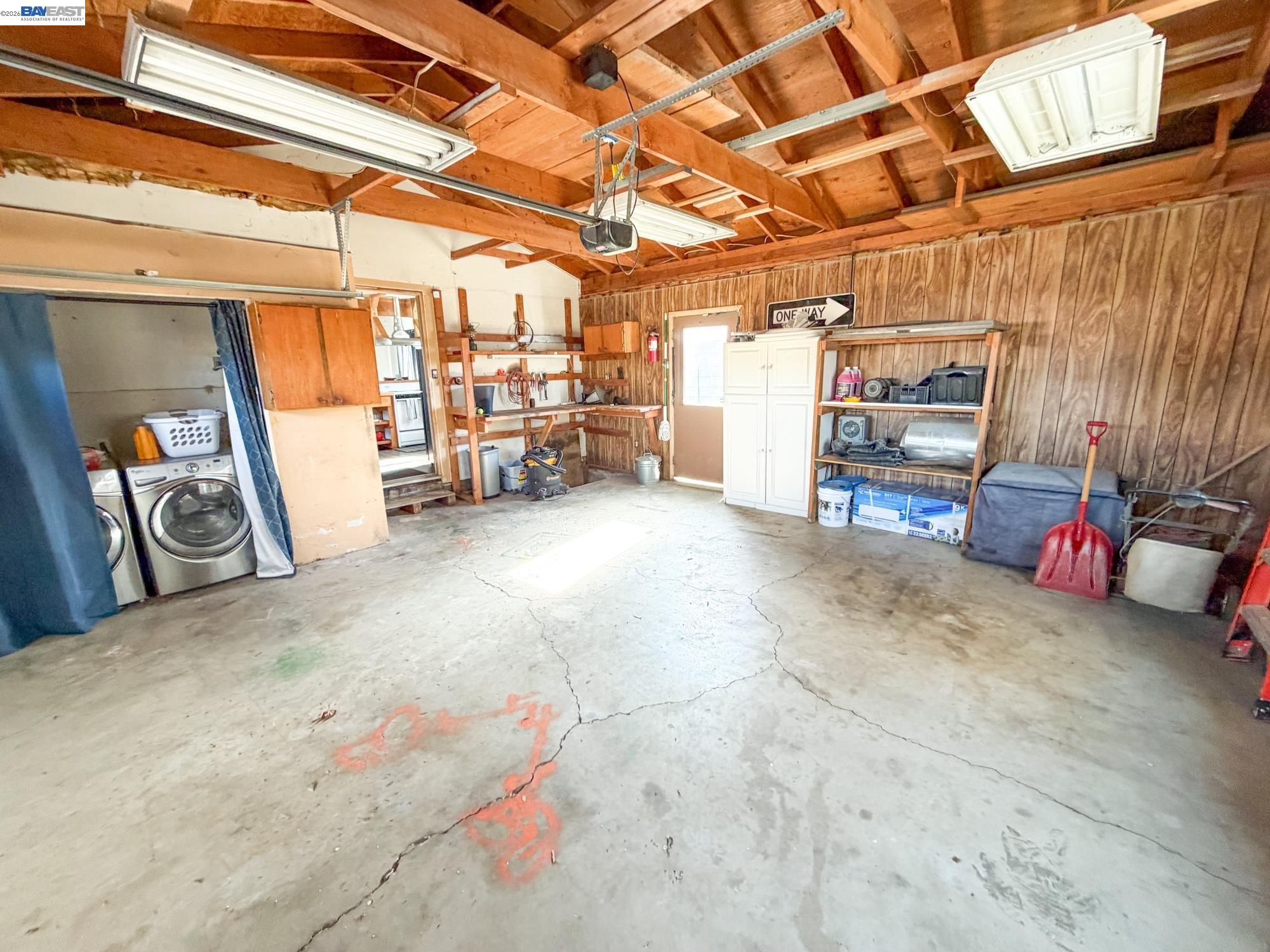 609 E 7th St.