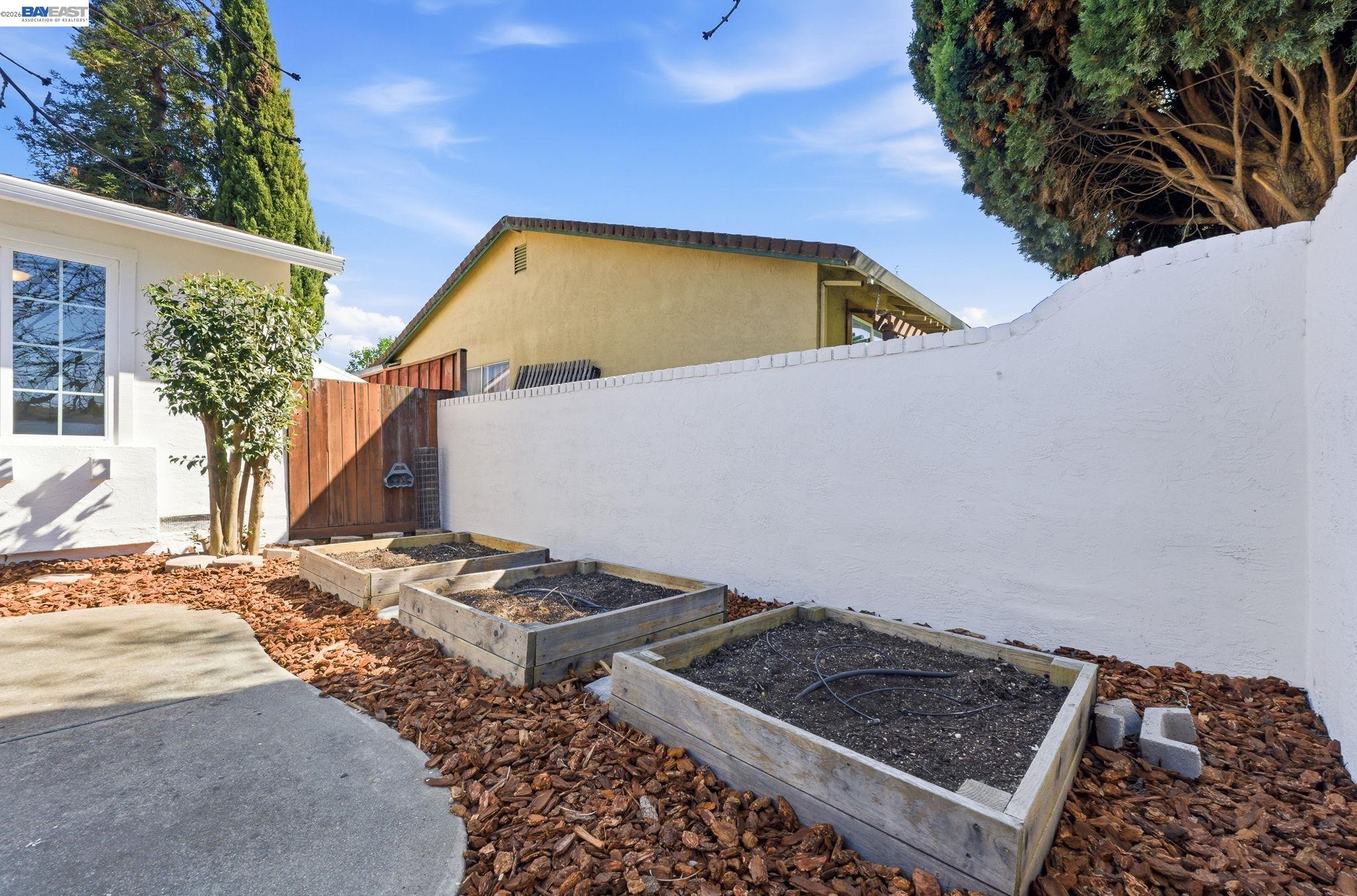 2446 Bing Pl