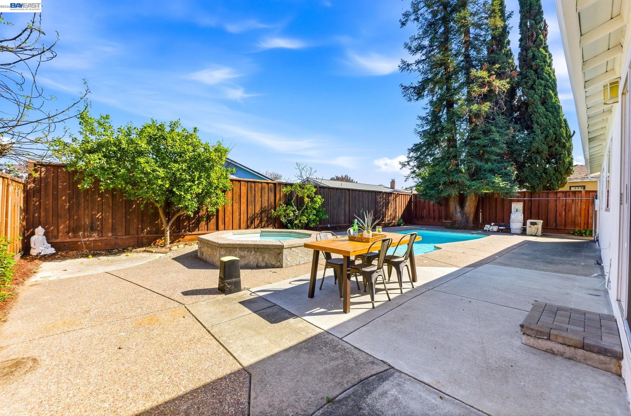 2446 Bing Pl