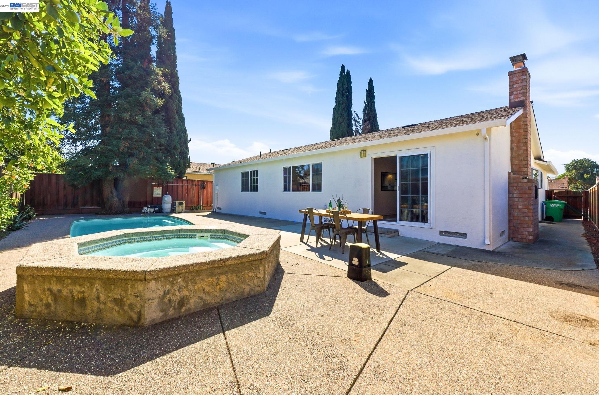 2446 Bing Pl