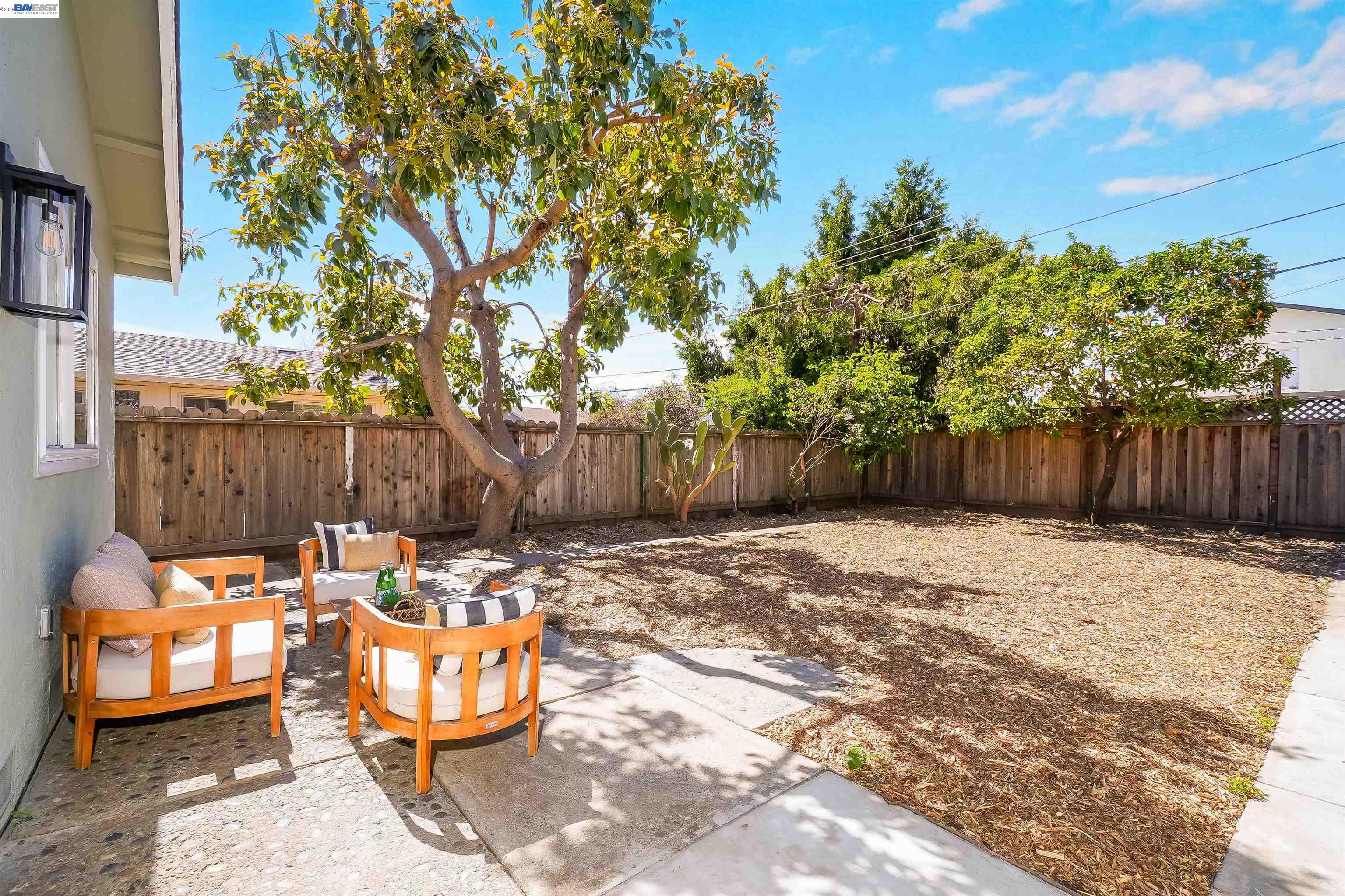 4325 Lorren Dr