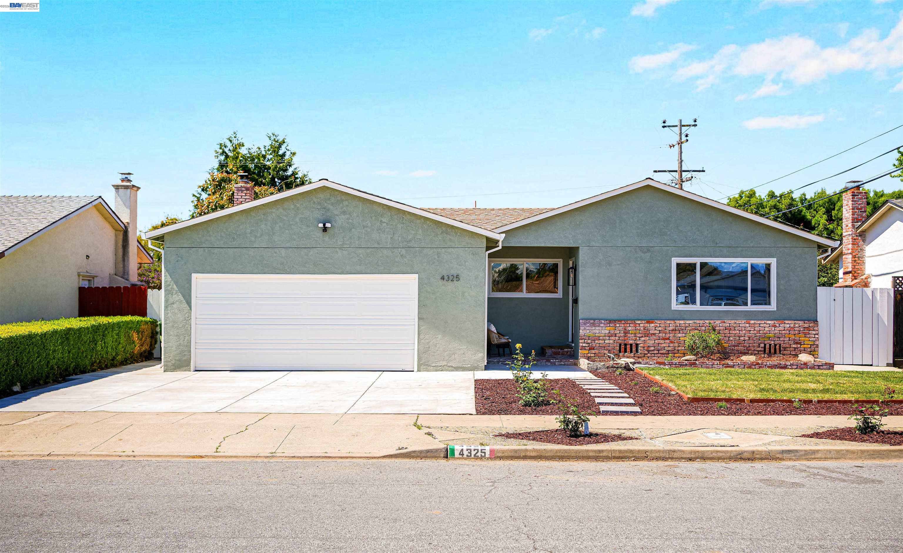 4325 Lorren Dr