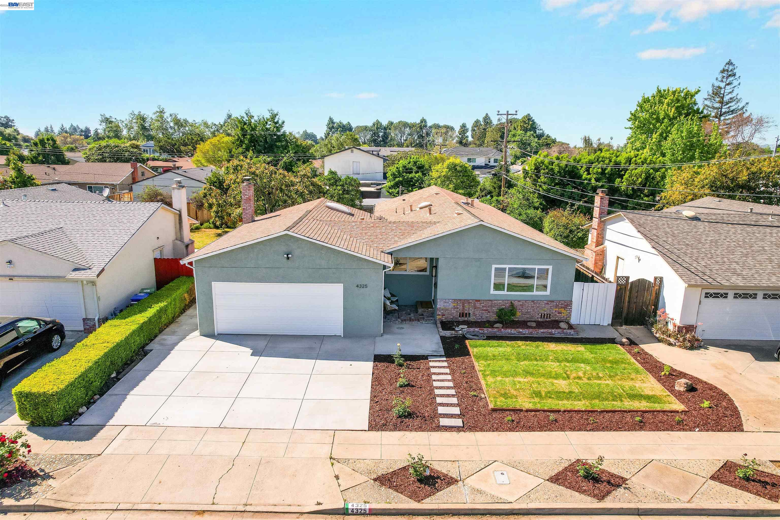 4325 Lorren Dr