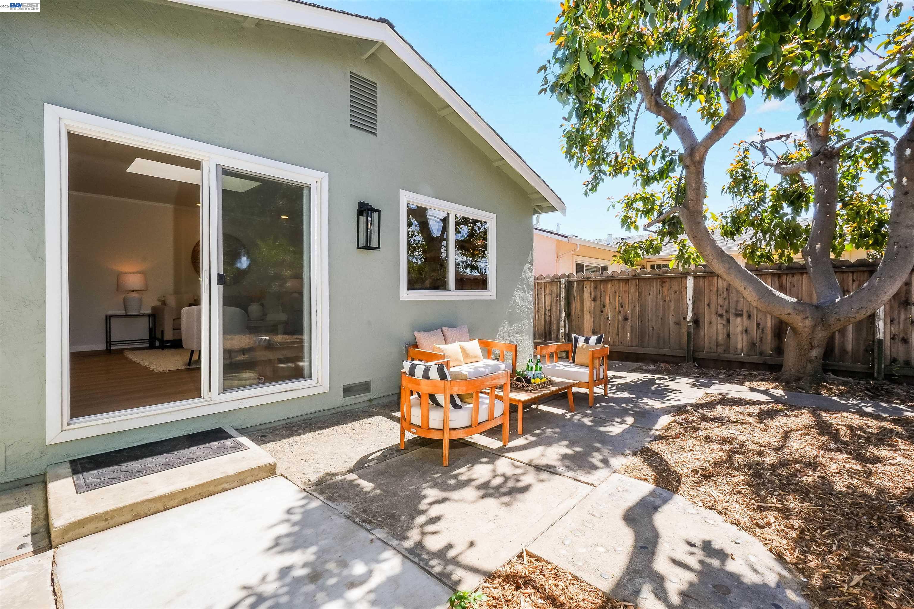 4325 Lorren Dr