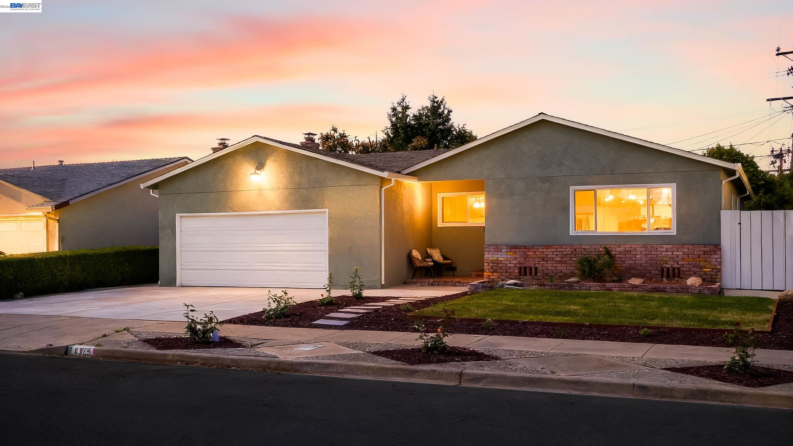 4325 Lorren Dr