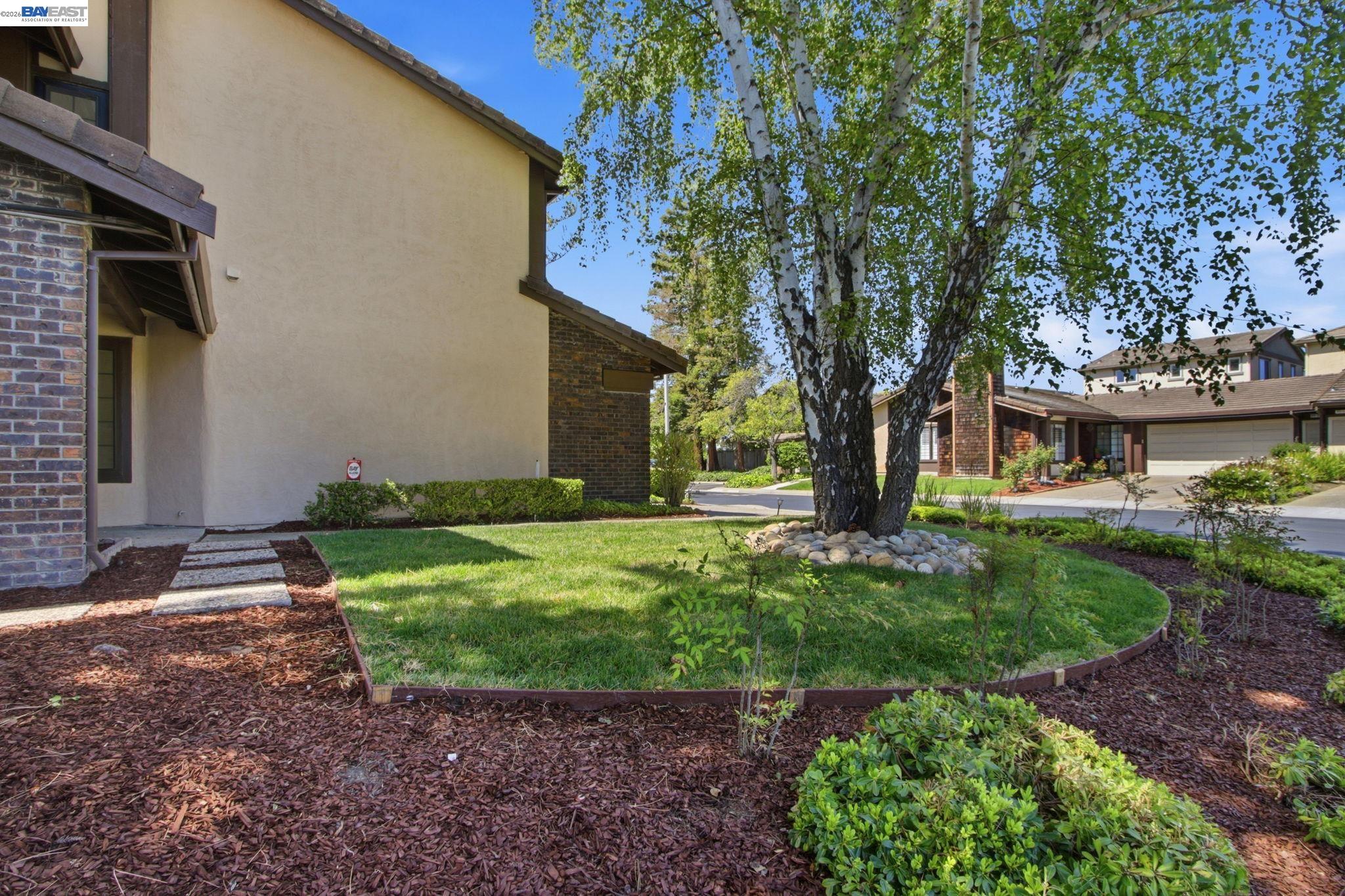 6010 Peppertree Ct