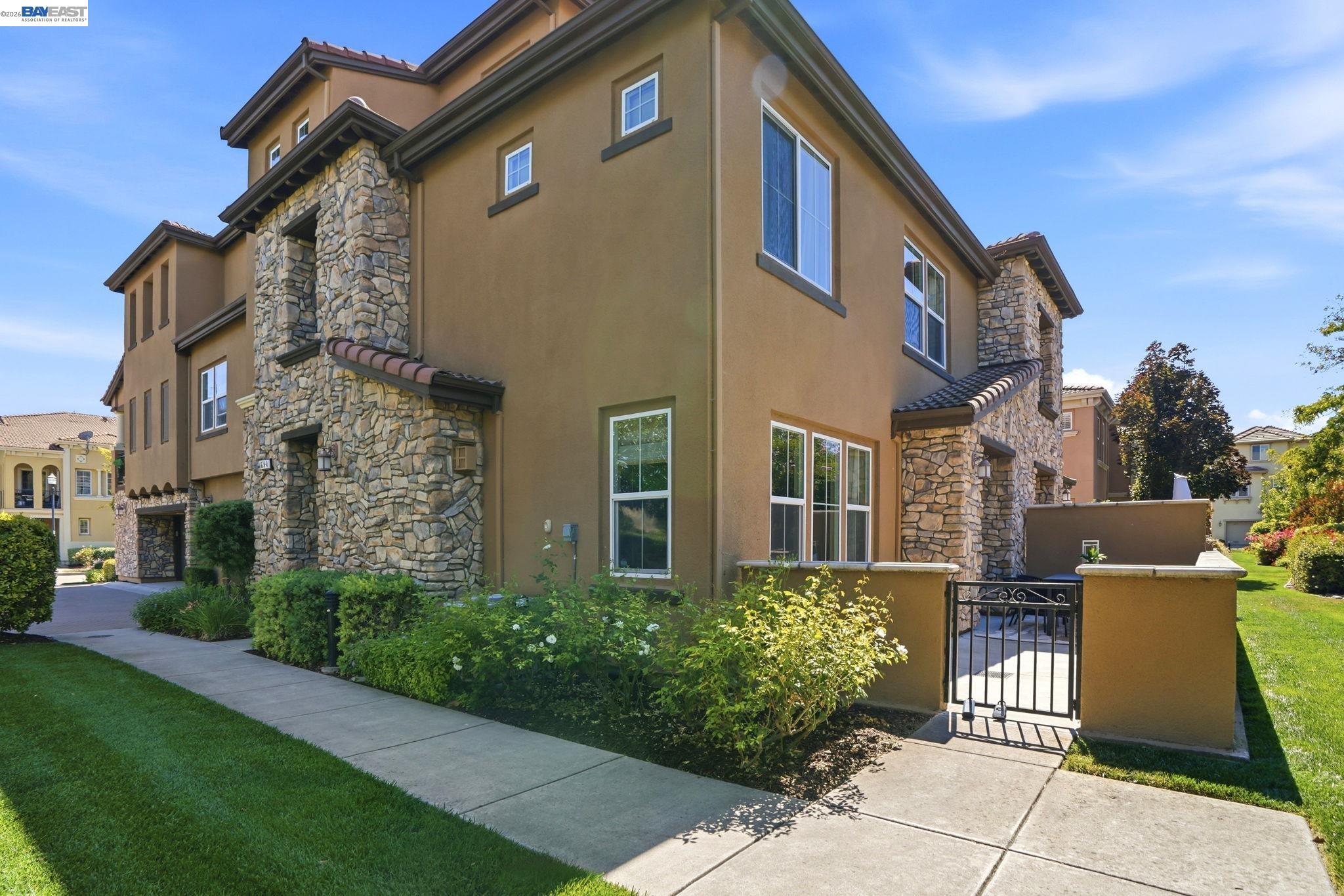 674 Selby Lane # 4