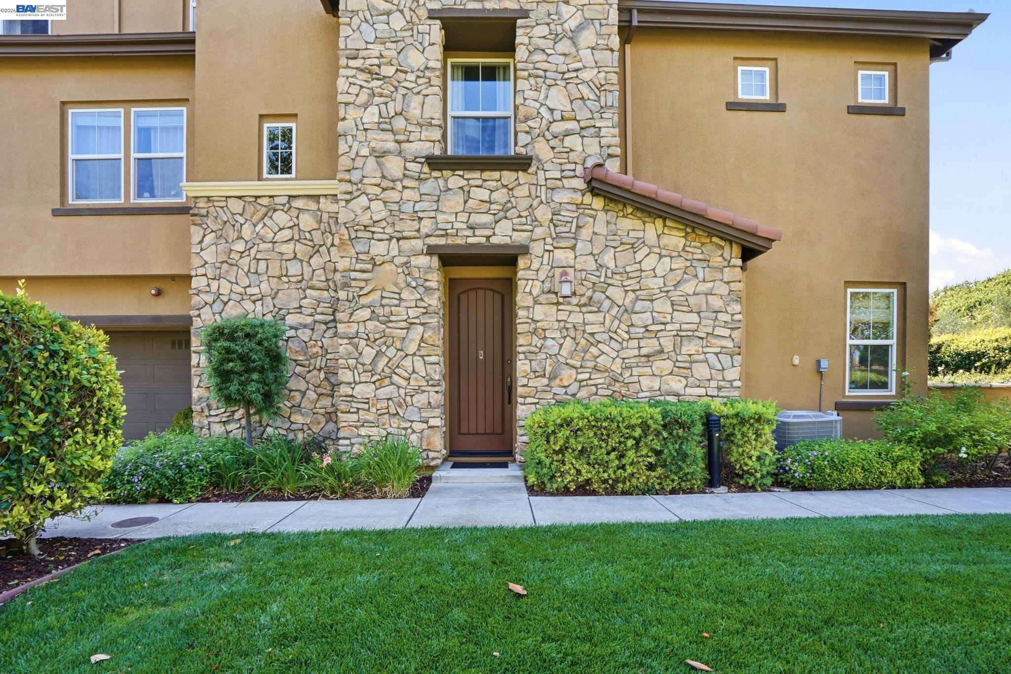 674 Selby Lane # 4
