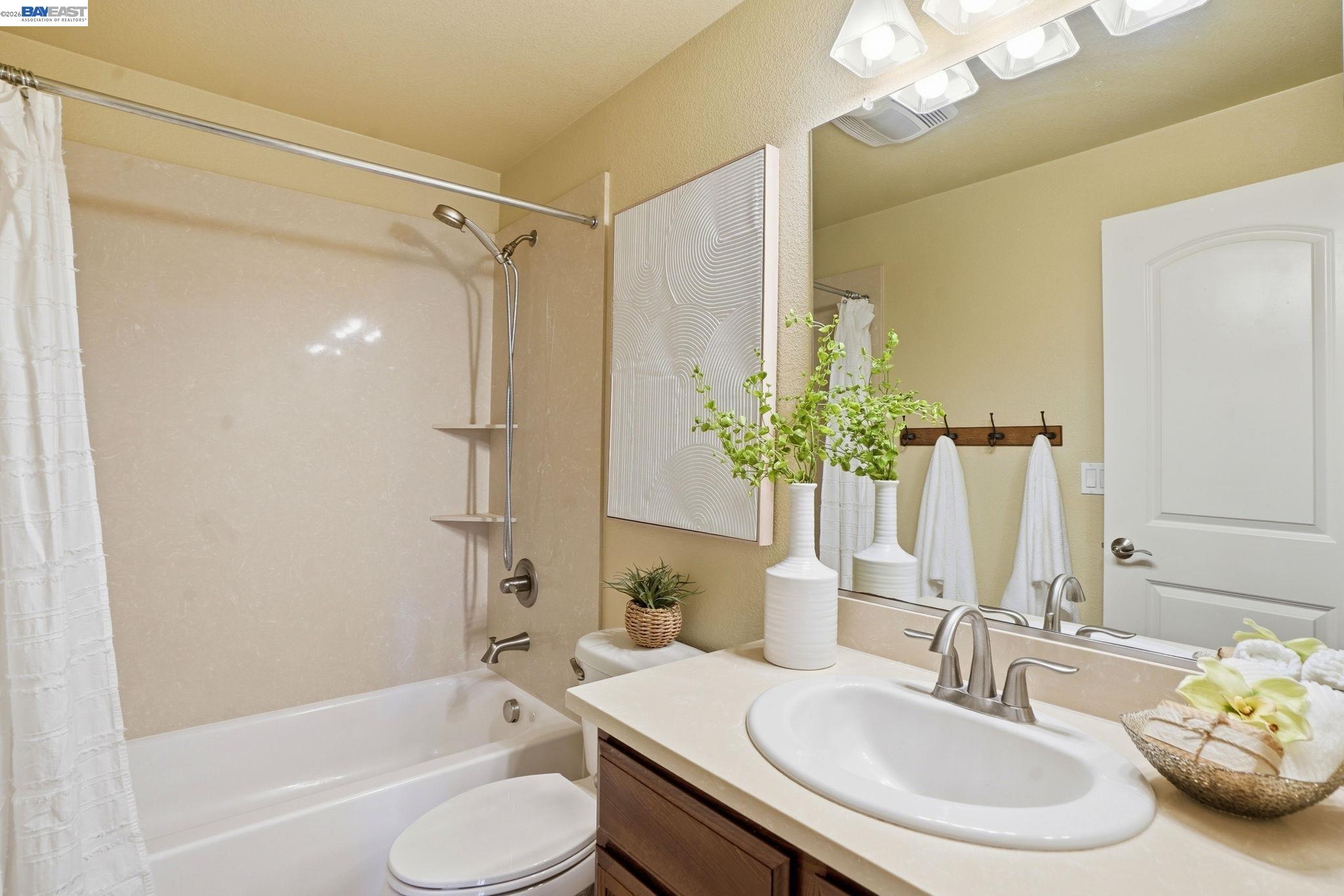 674 Selby Lane # 4
