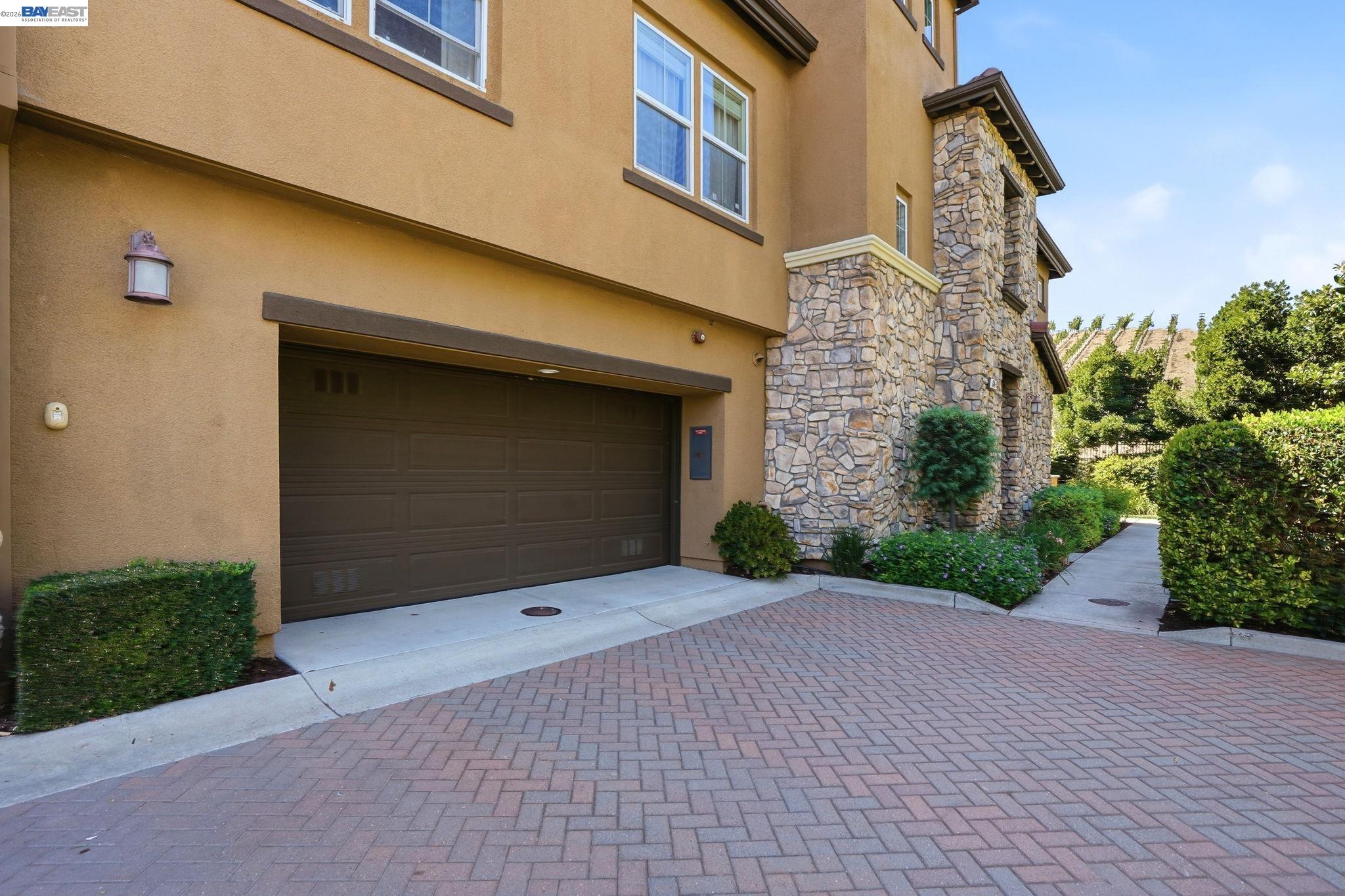 674 Selby Lane # 4