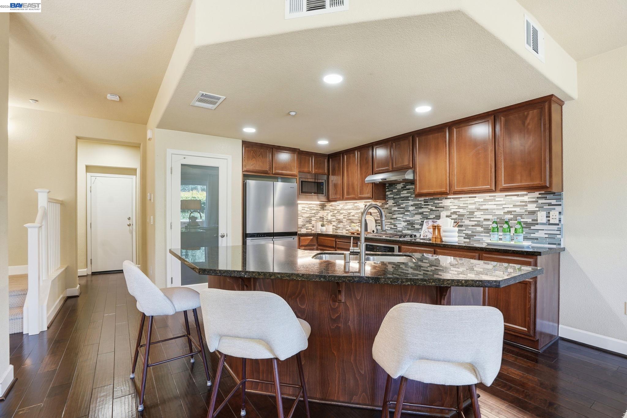 674 Selby Lane # 4