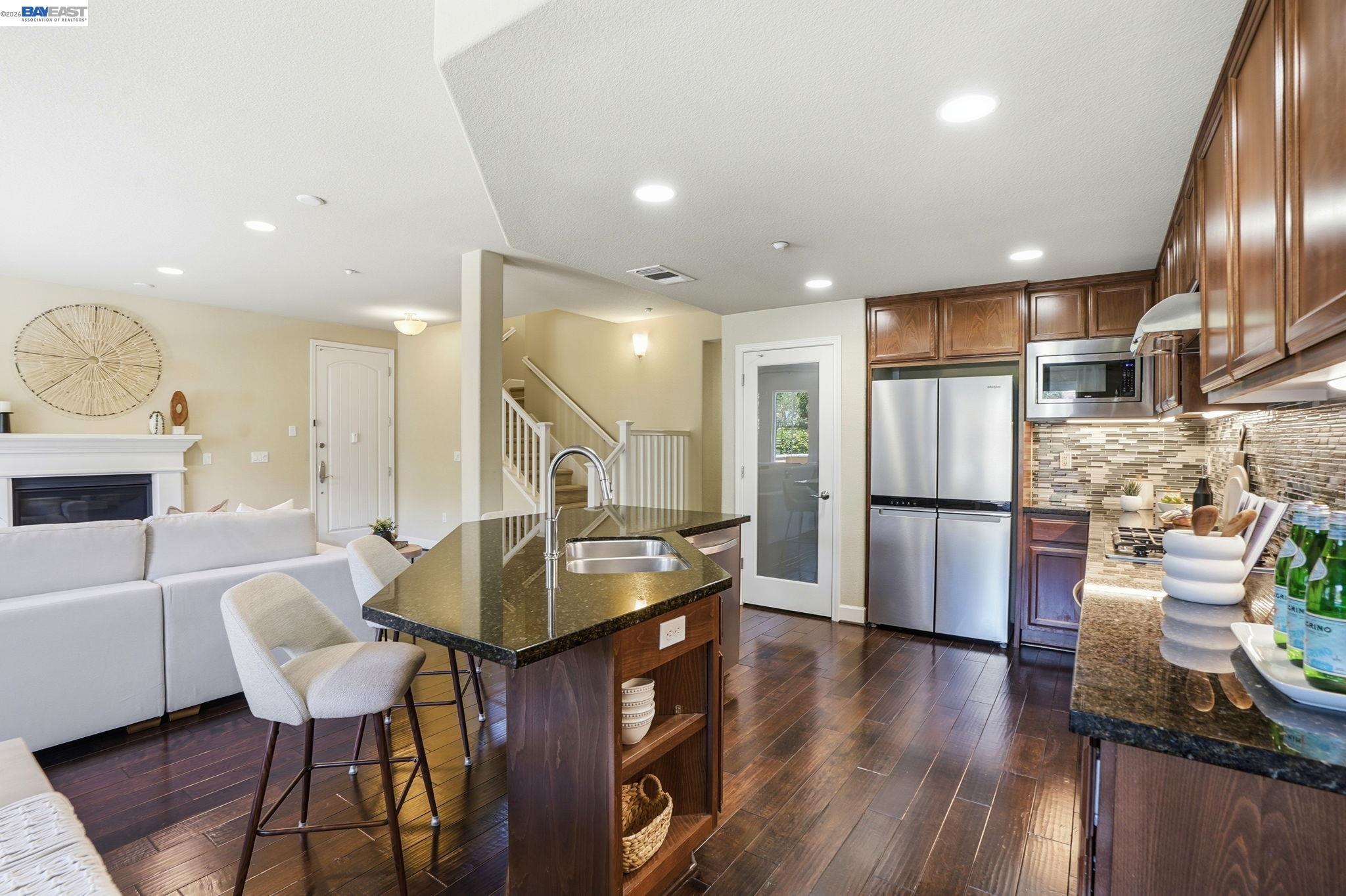 674 Selby Lane # 4