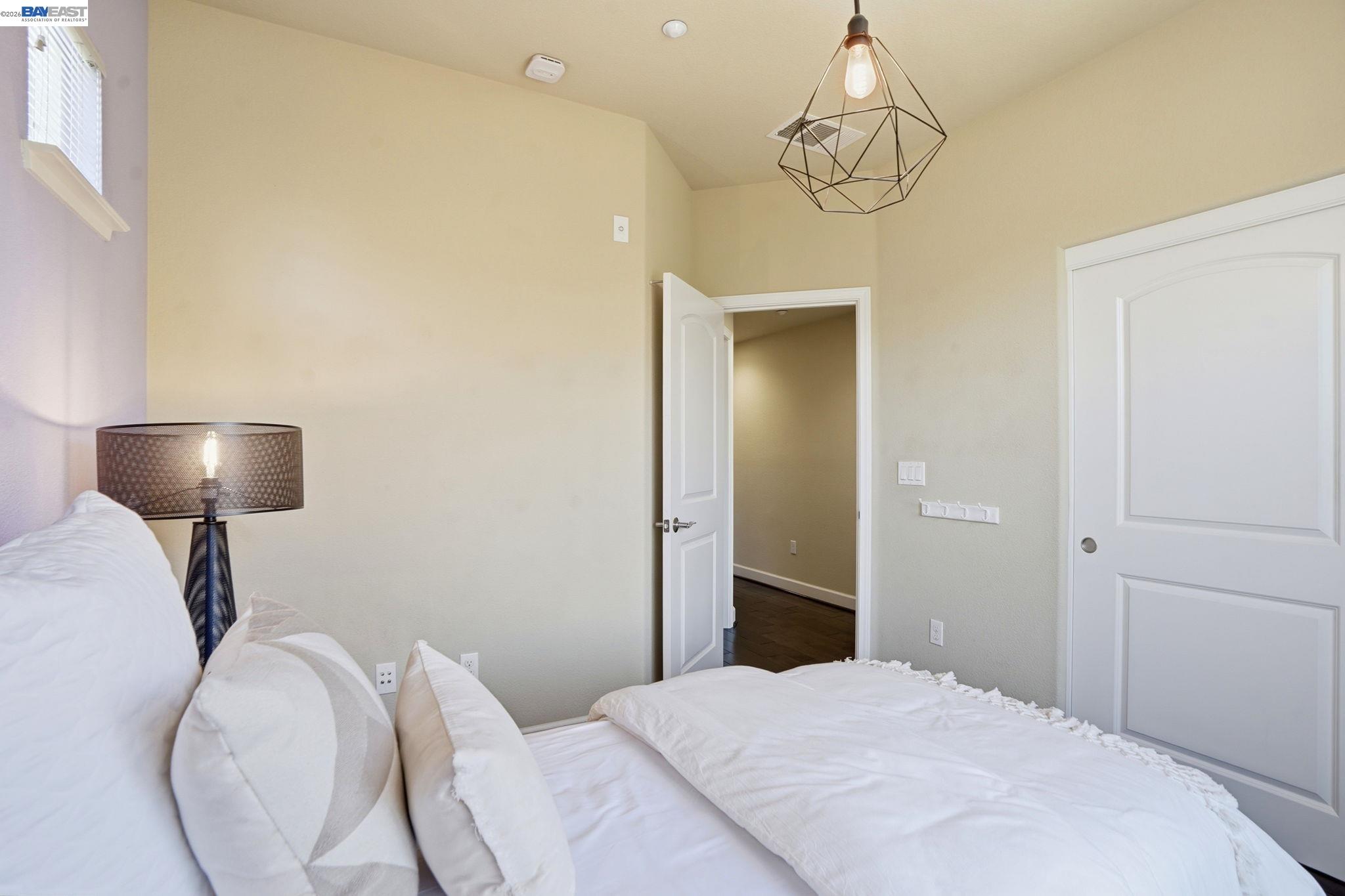 674 Selby Lane # 4