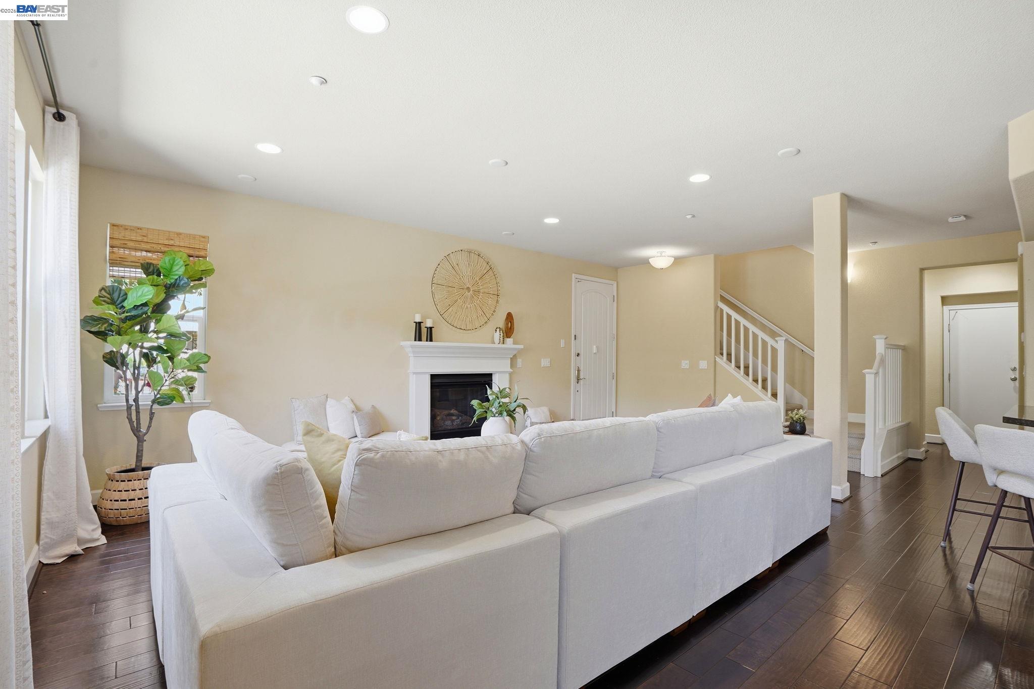 674 Selby Lane # 4