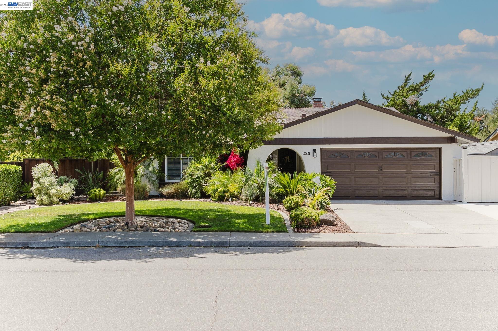 220 Yosemite Dr.