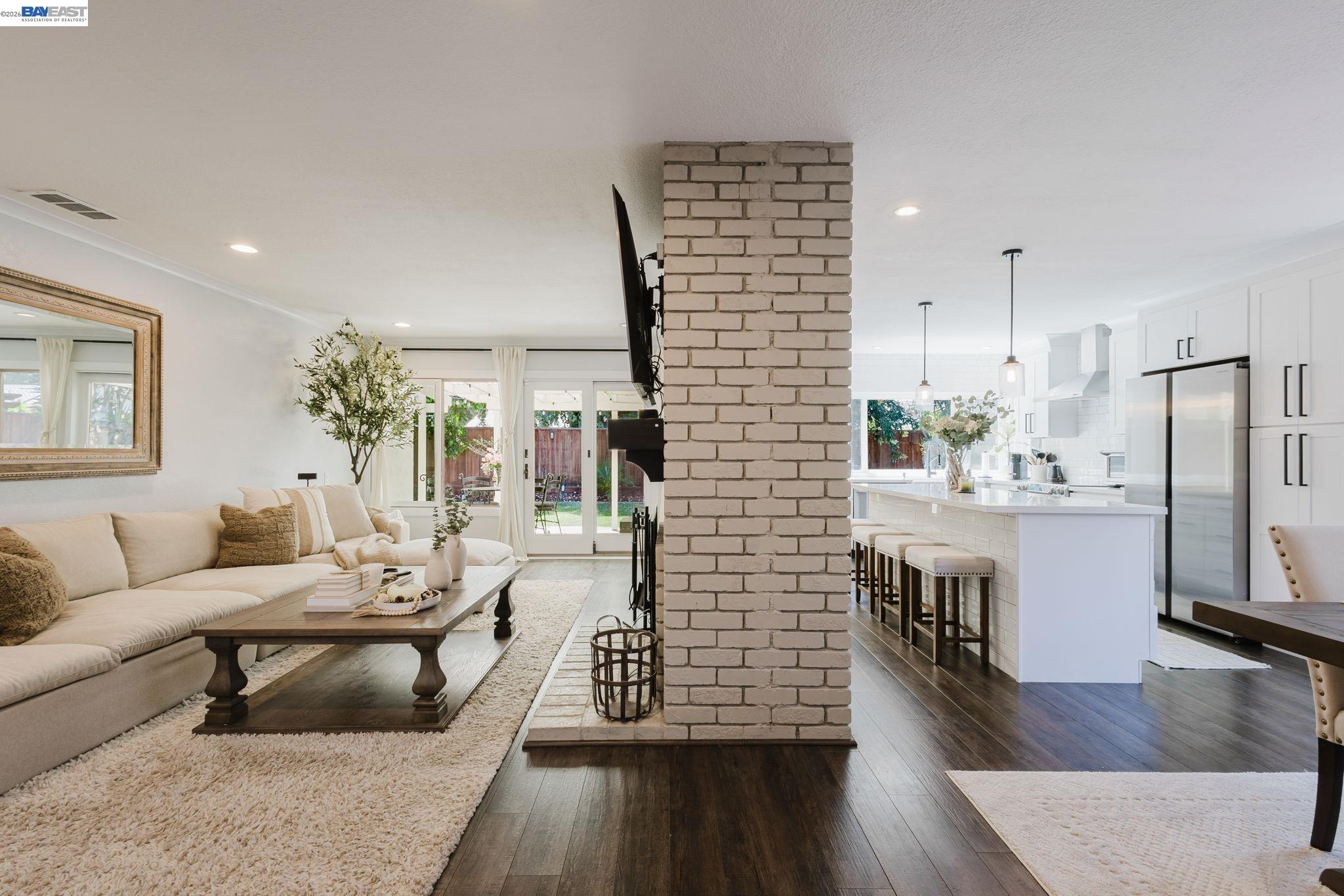220 Yosemite Dr.