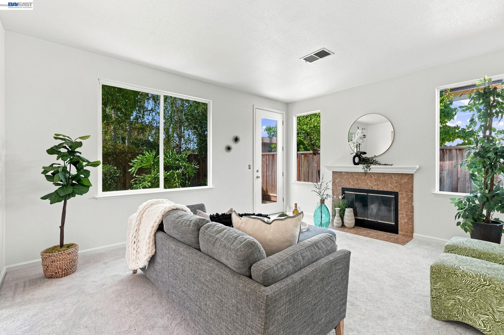 1015 Canyon Oaks Dr