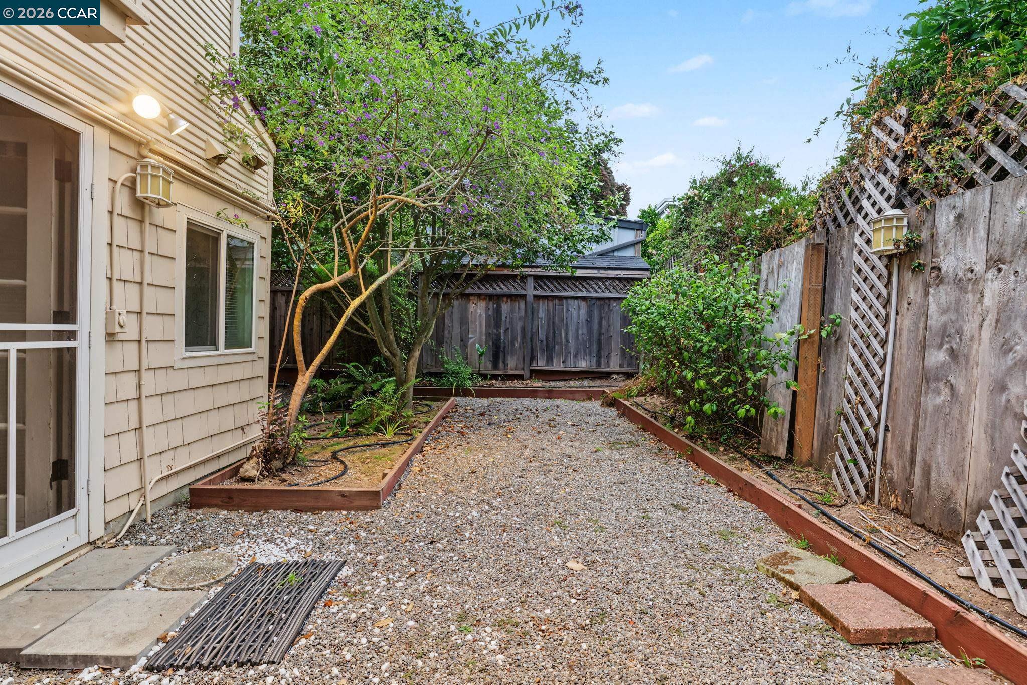 23 Sycamore Ave