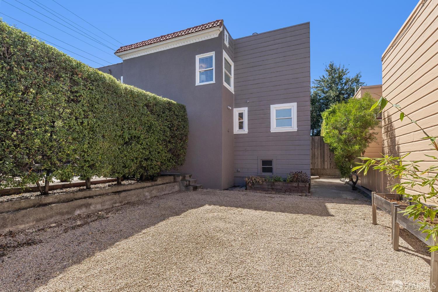 2200 Mariposa Street