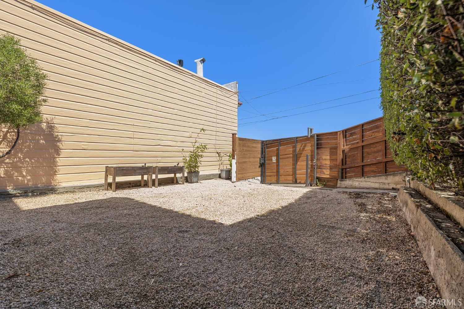 2200 Mariposa Street
