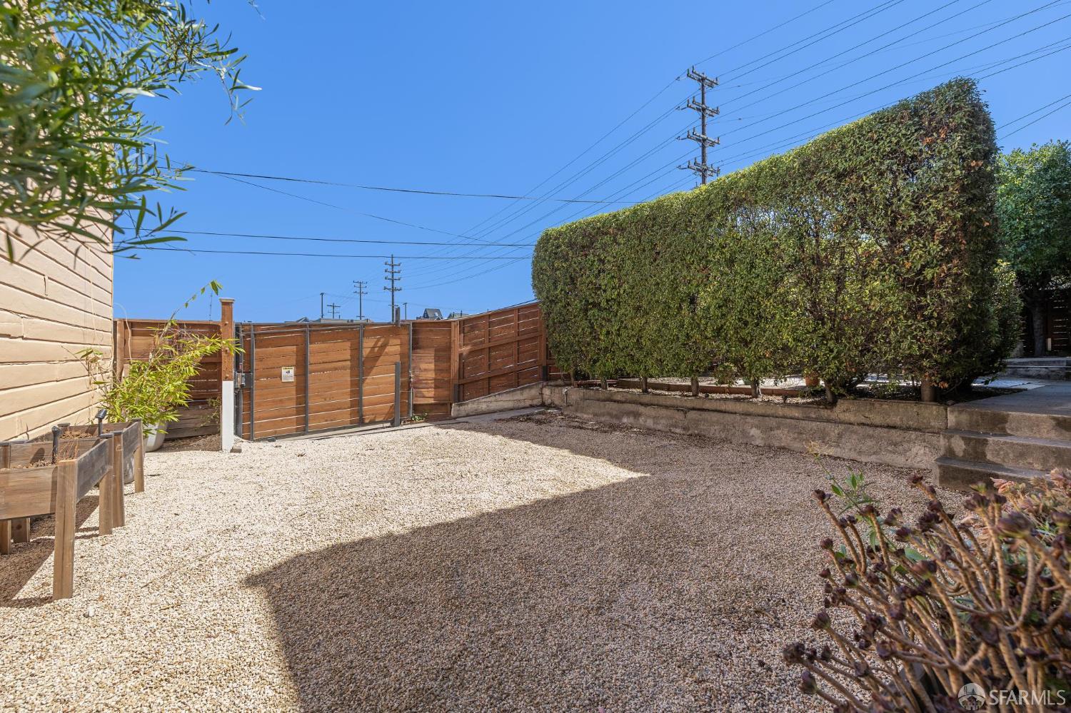 2200 Mariposa Street