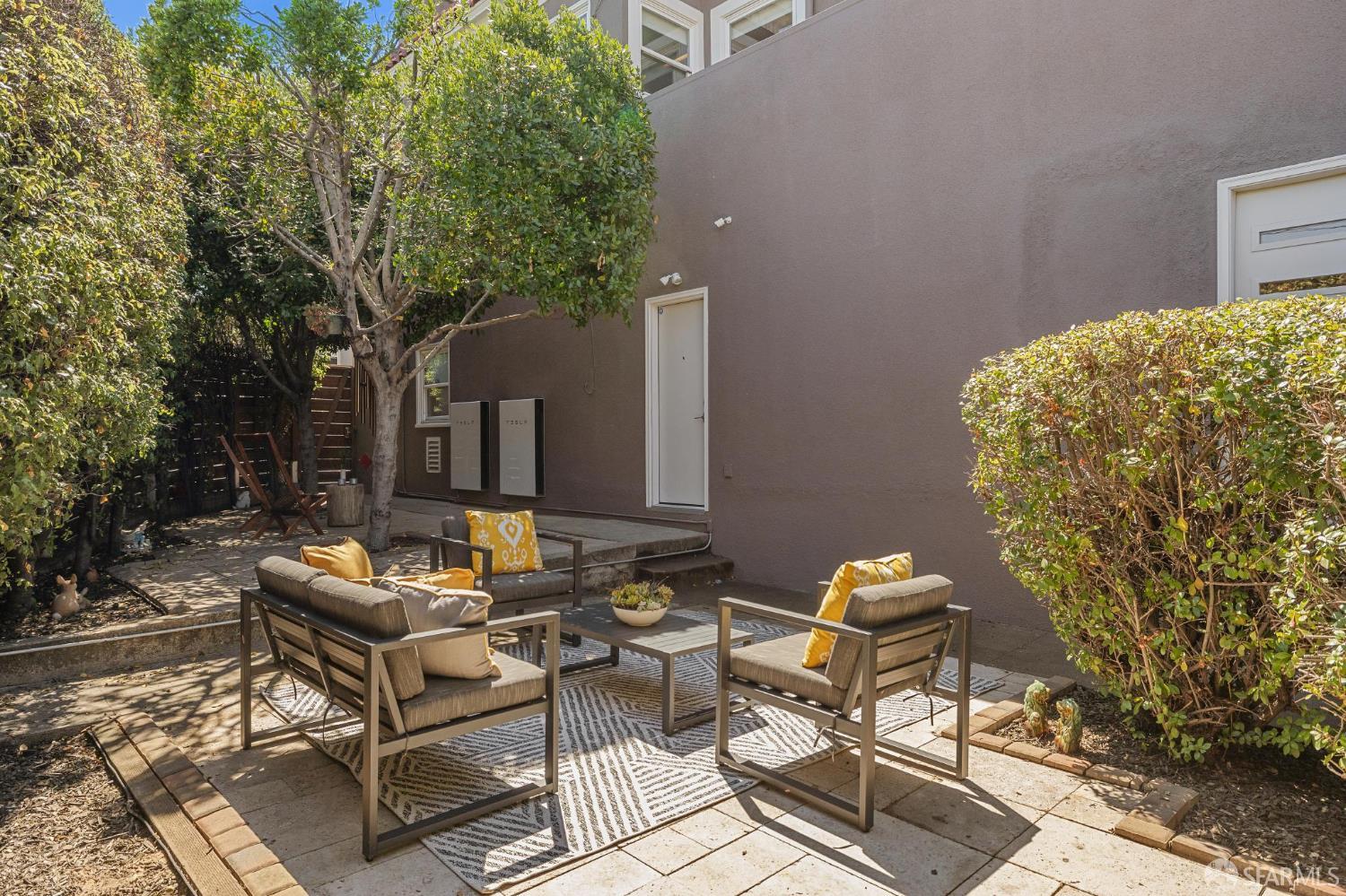 2200 Mariposa Street