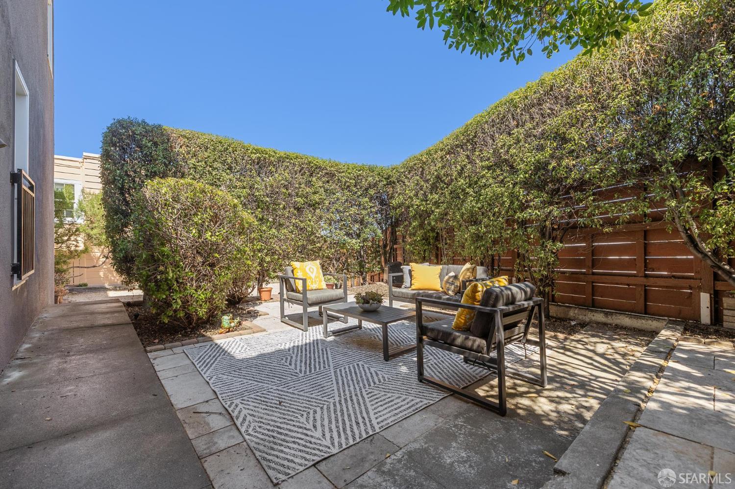 2200 Mariposa Street