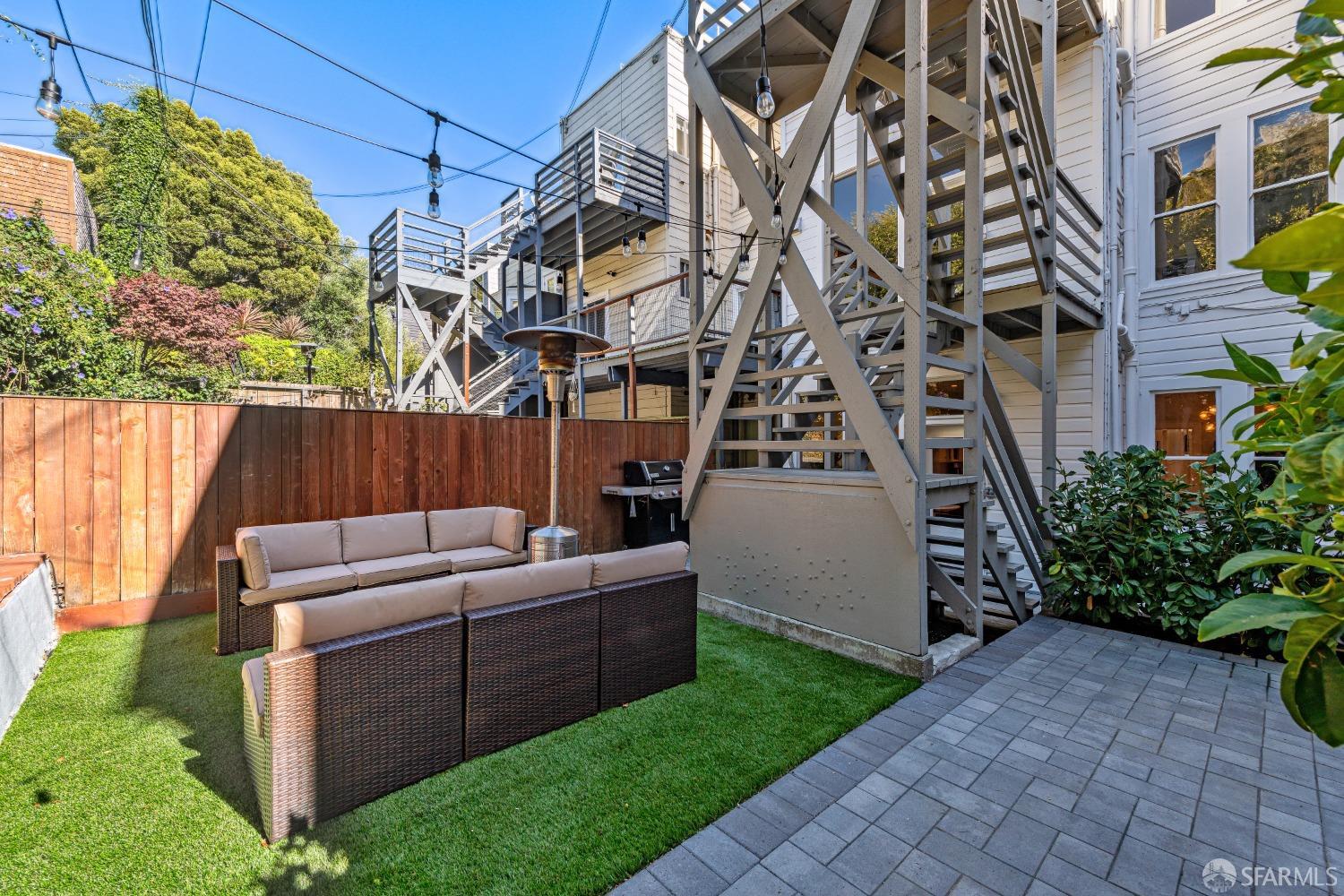 2856 Sacramento Street