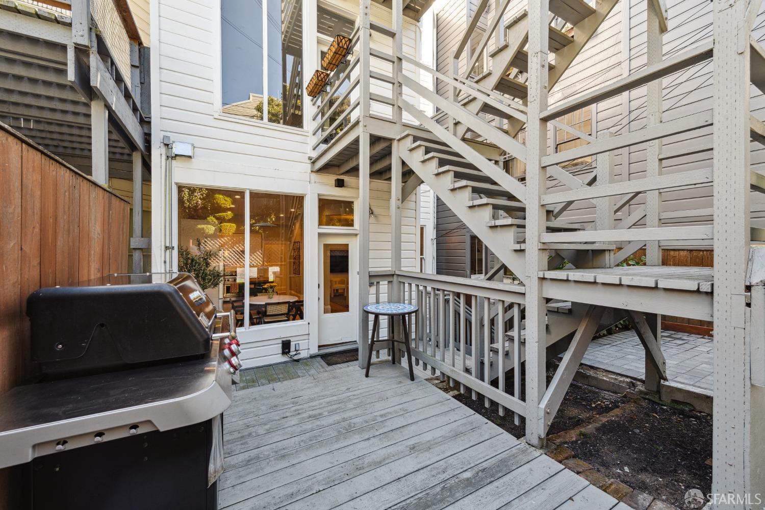 2856 Sacramento Street