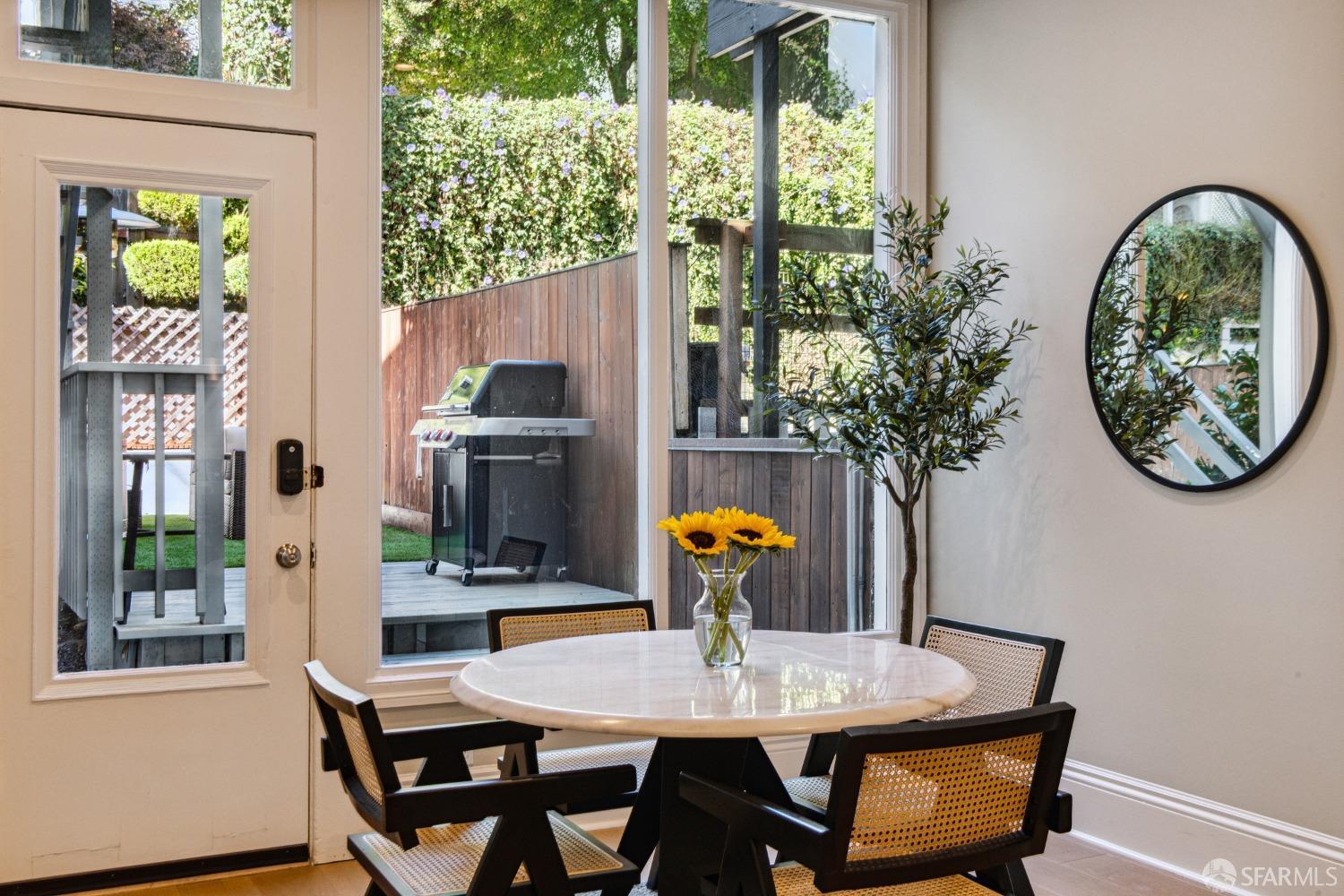 2856 Sacramento Street