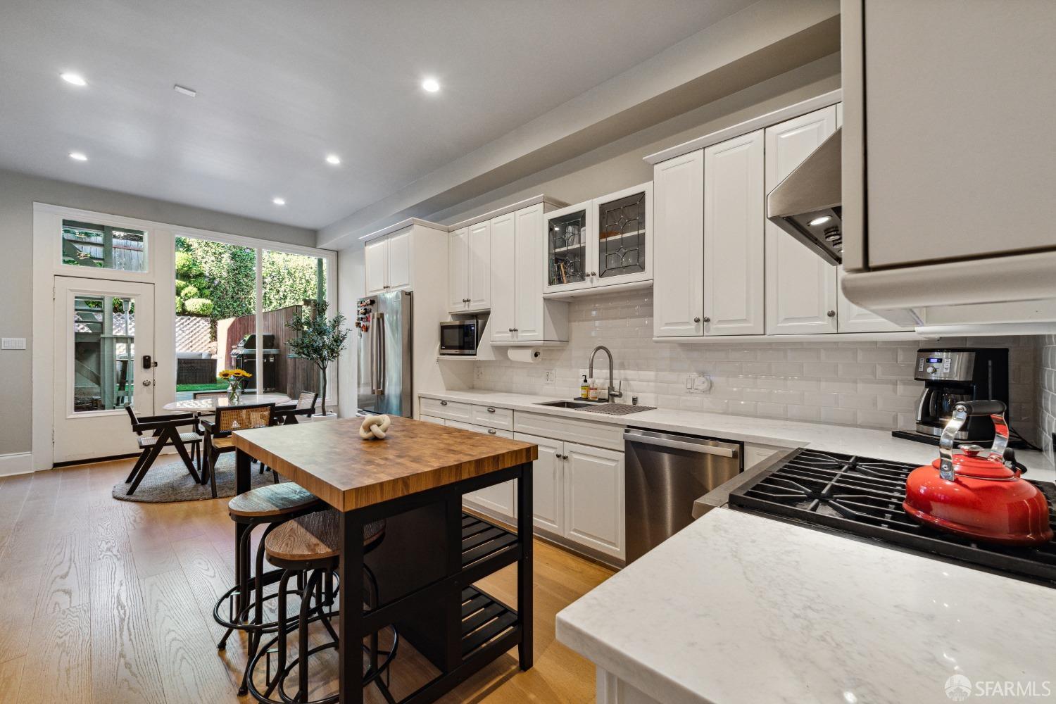 2856 Sacramento Street