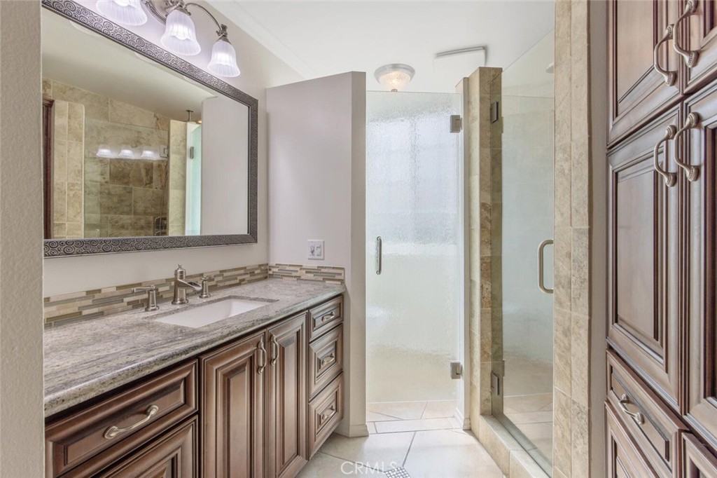 24109 Avenida Crescenta